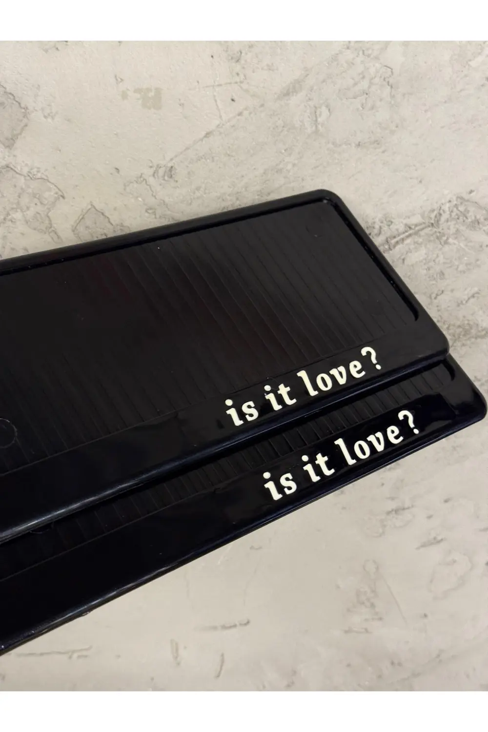 IS IT LOVE POLİKARBON PLAKALIK PİANO BLACK Fiyatı, Yorumları ve Özellikleri