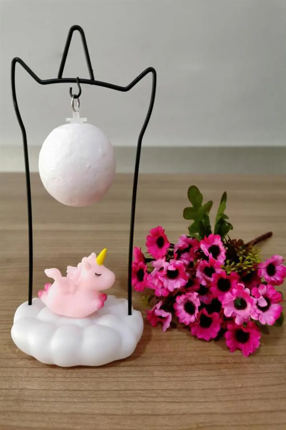 Işık Altında Sallanan Renk Değiştiren Unicornlu Gece Lambası (474