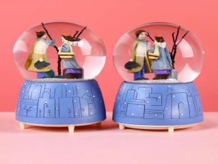 Işıklı Müzikli Kar Küresi Orta Boy MH-97 Işıklı Müzikli Kar Küresi Orta Boy MH-97