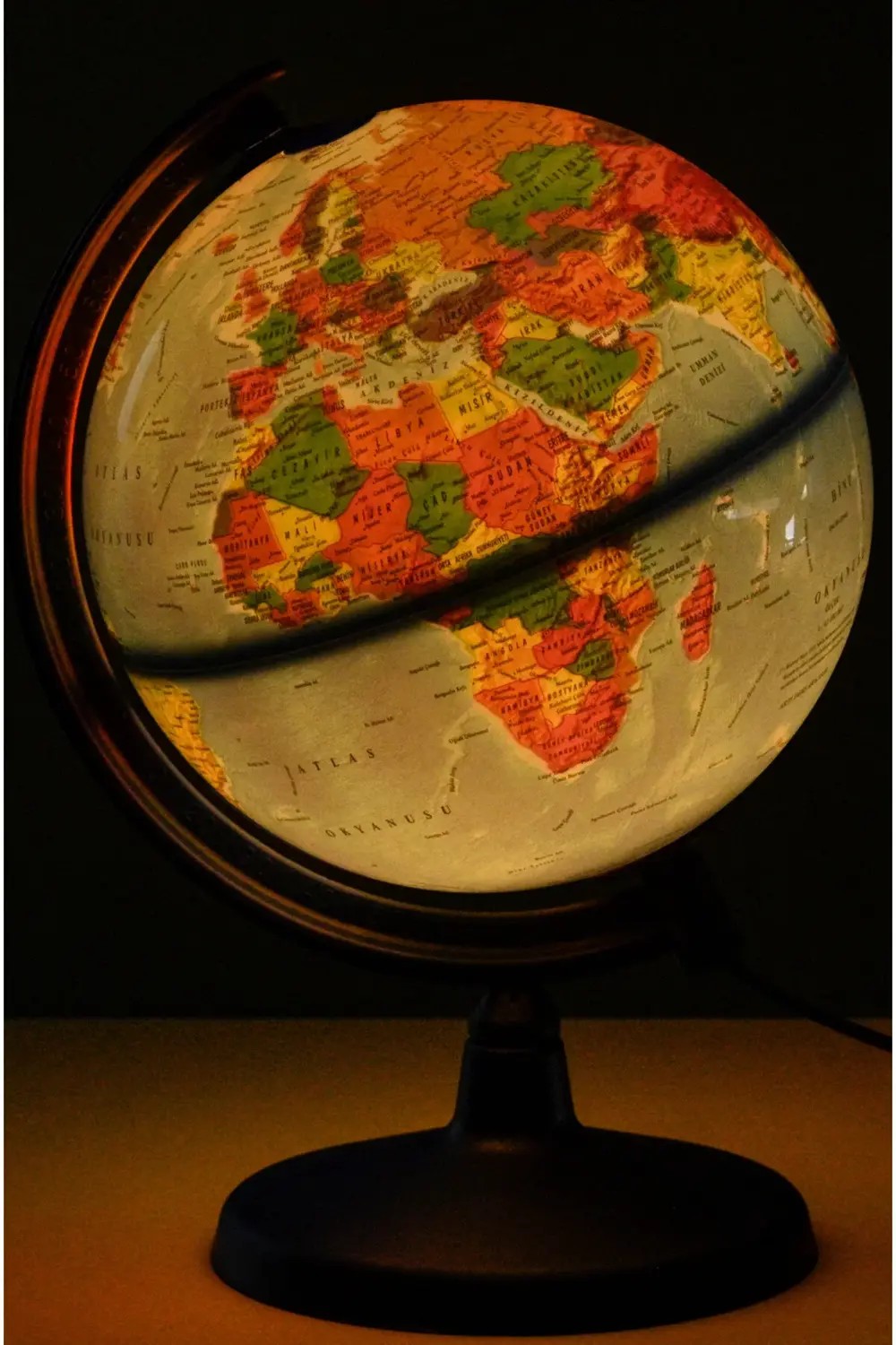 IŞIKLI SİYASİ DÜNYA KÜRE ( YERKÜRE ) 26 CM - YAZILIP SİLİNEBİLİR