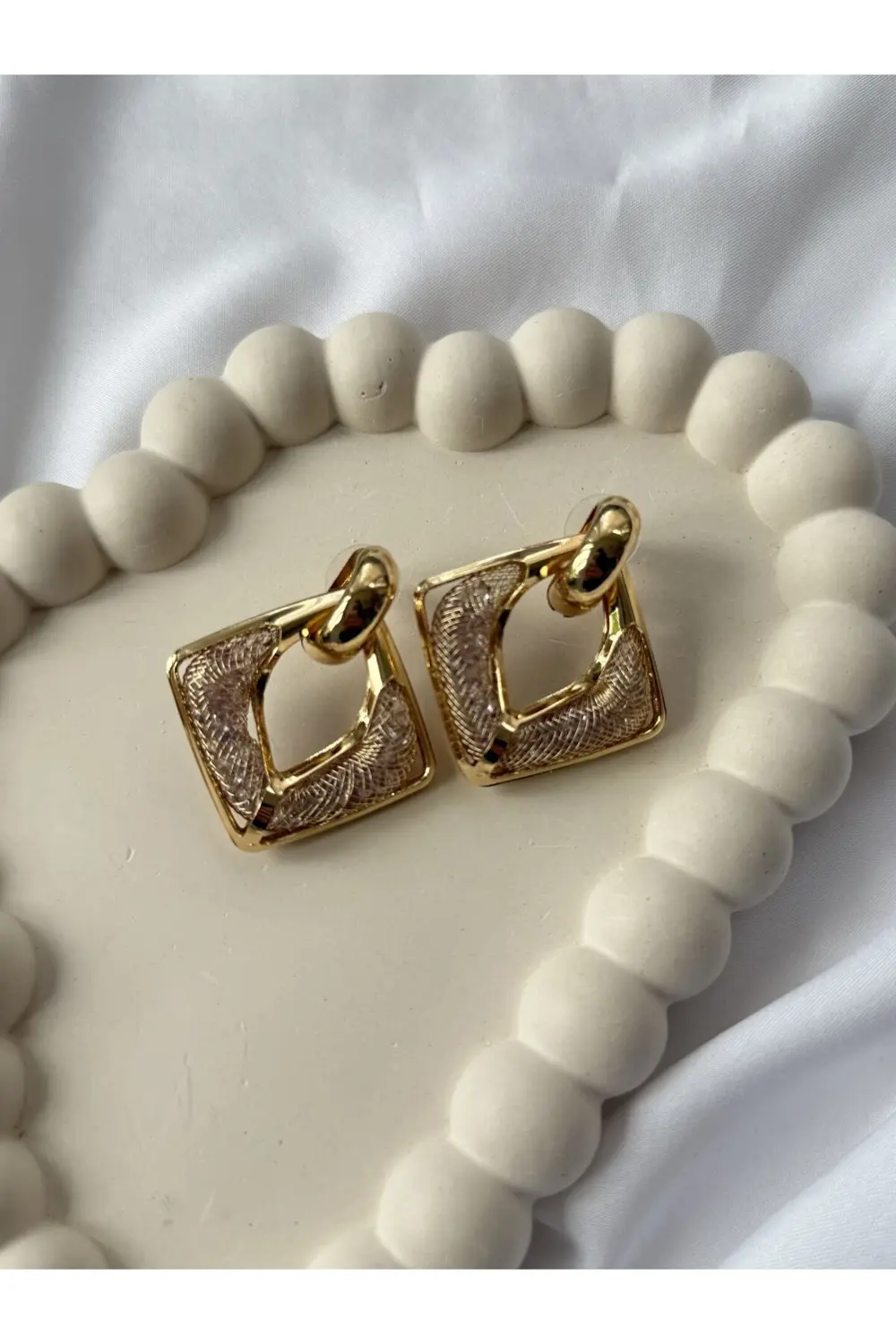 Atelier Emine İşıltı Detaylı Gold Küpe