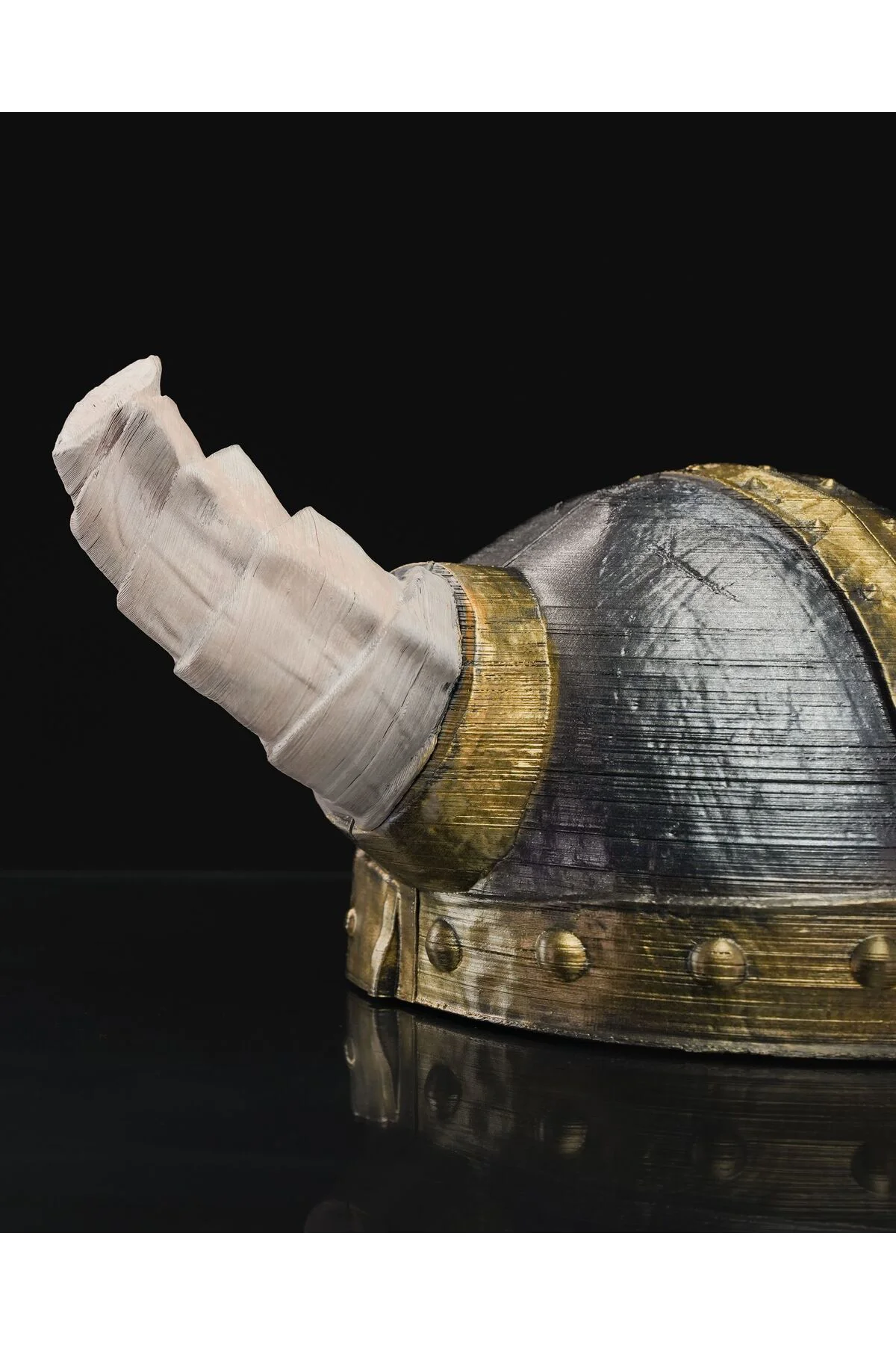 İskandinav Boynuzlu Viking Kaskı Giyilebilir