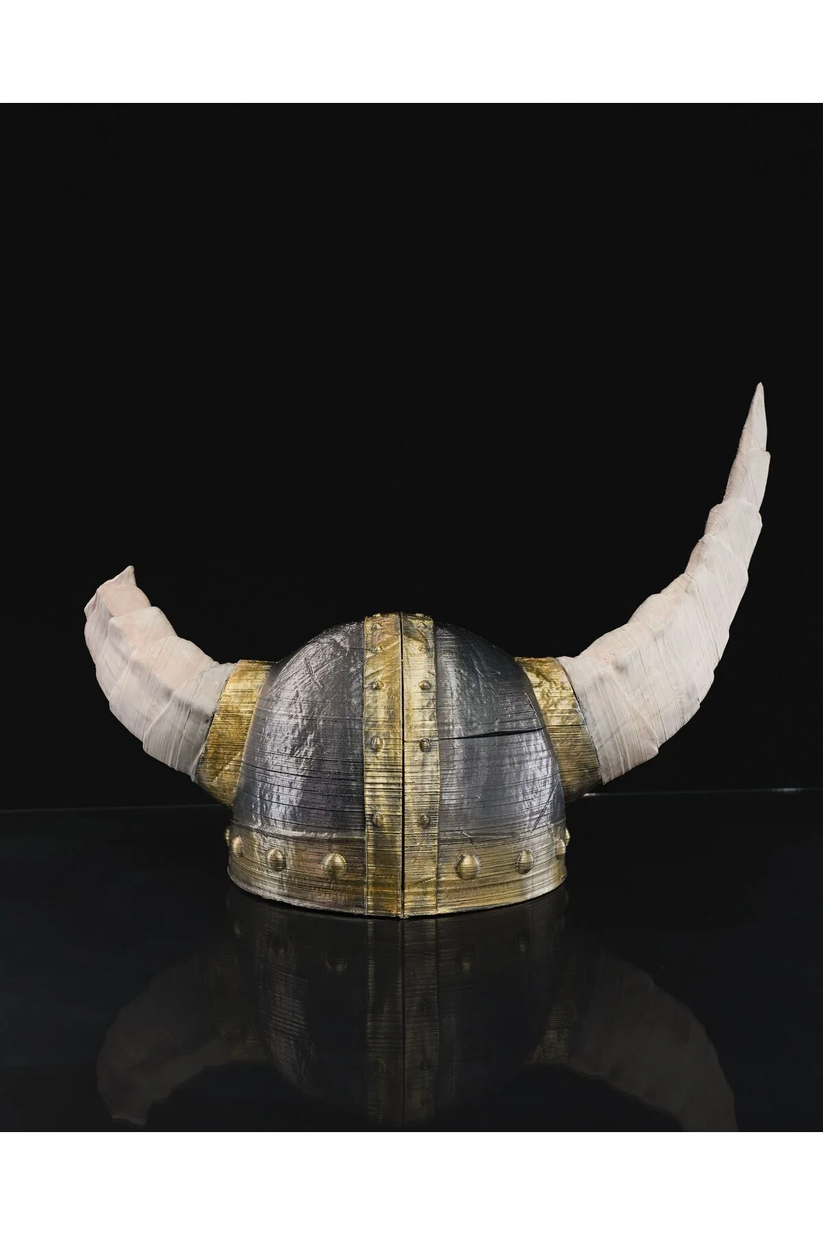 İskandinav Boynuzlu Viking Kaskı Giyilebilir