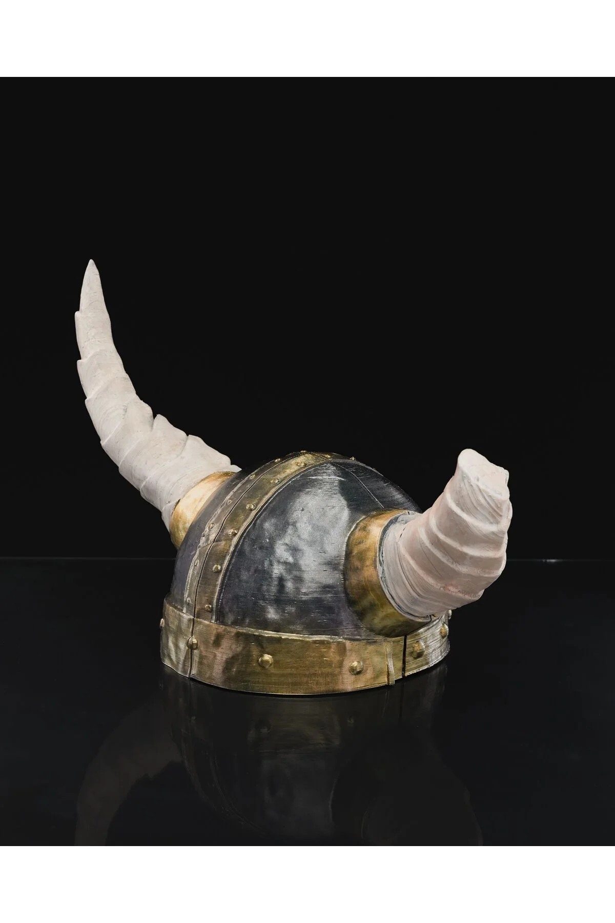 İskandinav Boynuzlu Viking Kaskı Giyilebilir