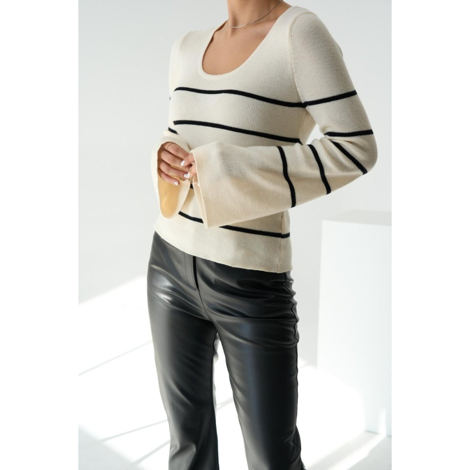 İspanyol Kol Çizgili Kazak - Açık Krem-Siyah