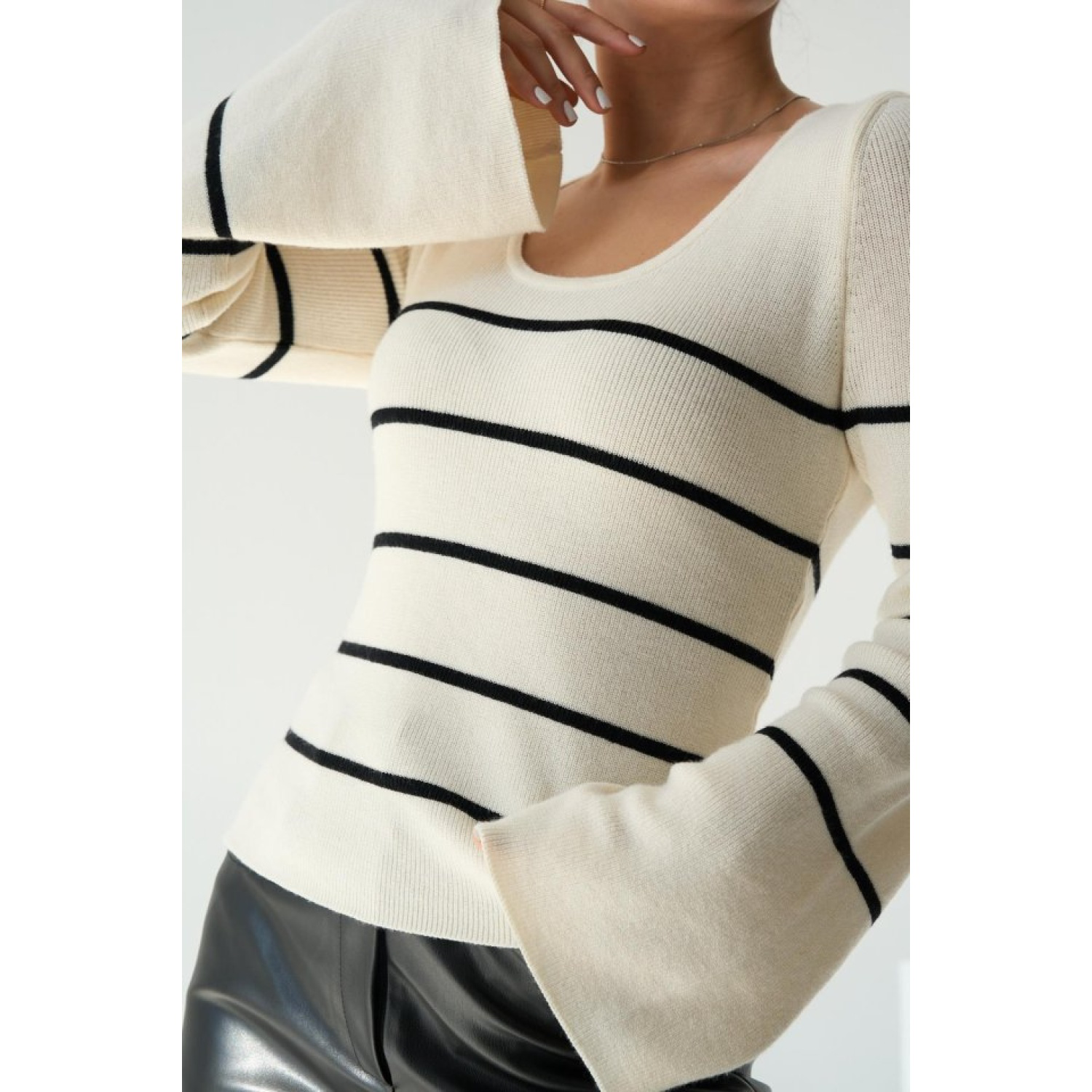 İspanyol Kol Çizgili Kazak - Açık Krem-Siyah
