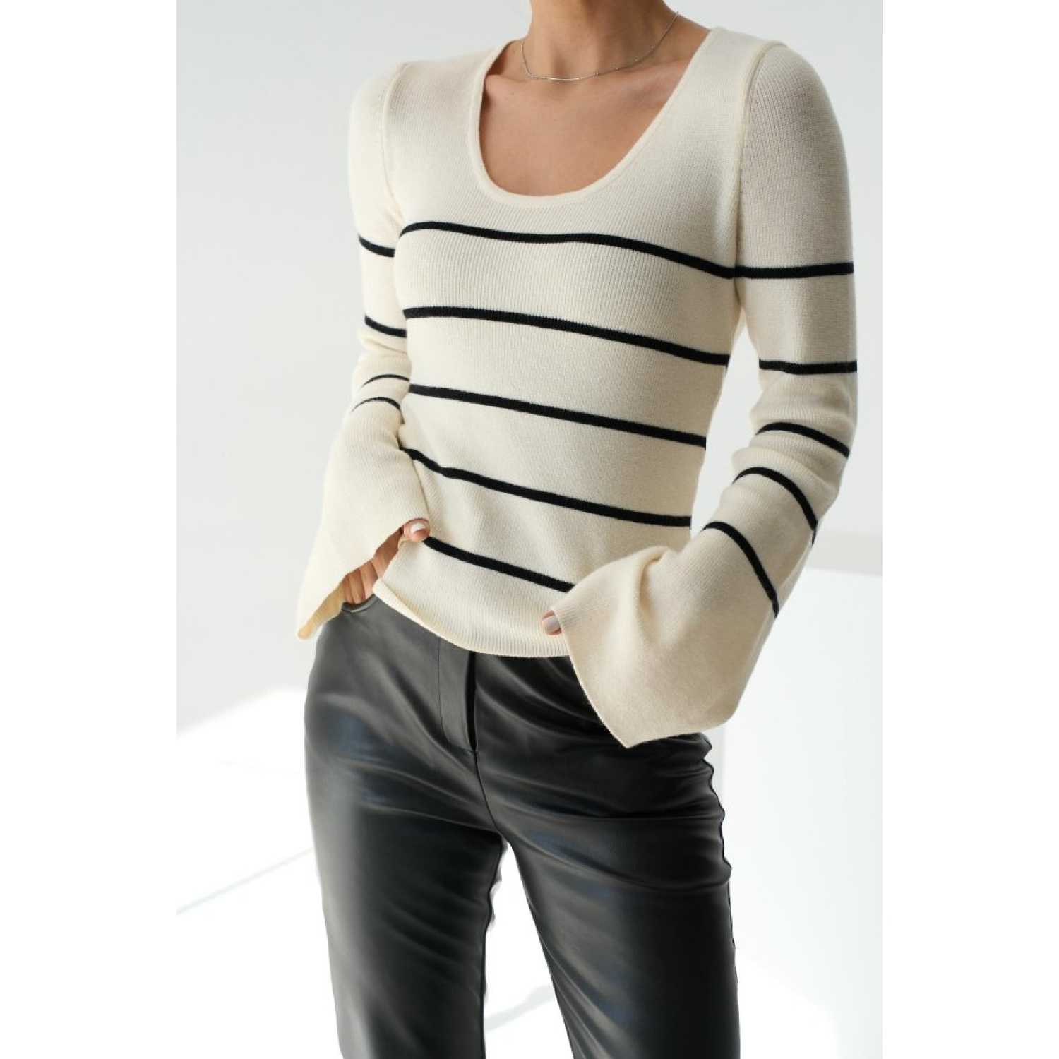 İspanyol Kol Çizgili Kazak - Açık Krem-Siyah