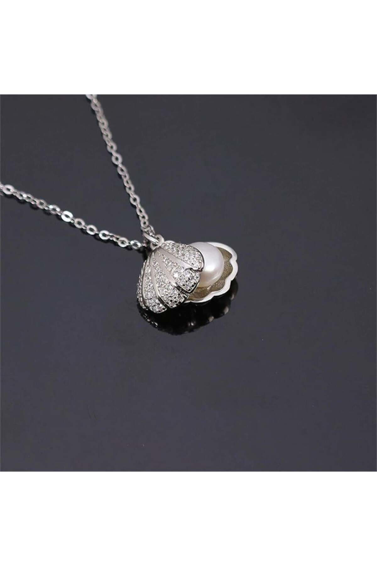 İstiridyeye Gizlenmiş İnci Silver Zincirli Kolye