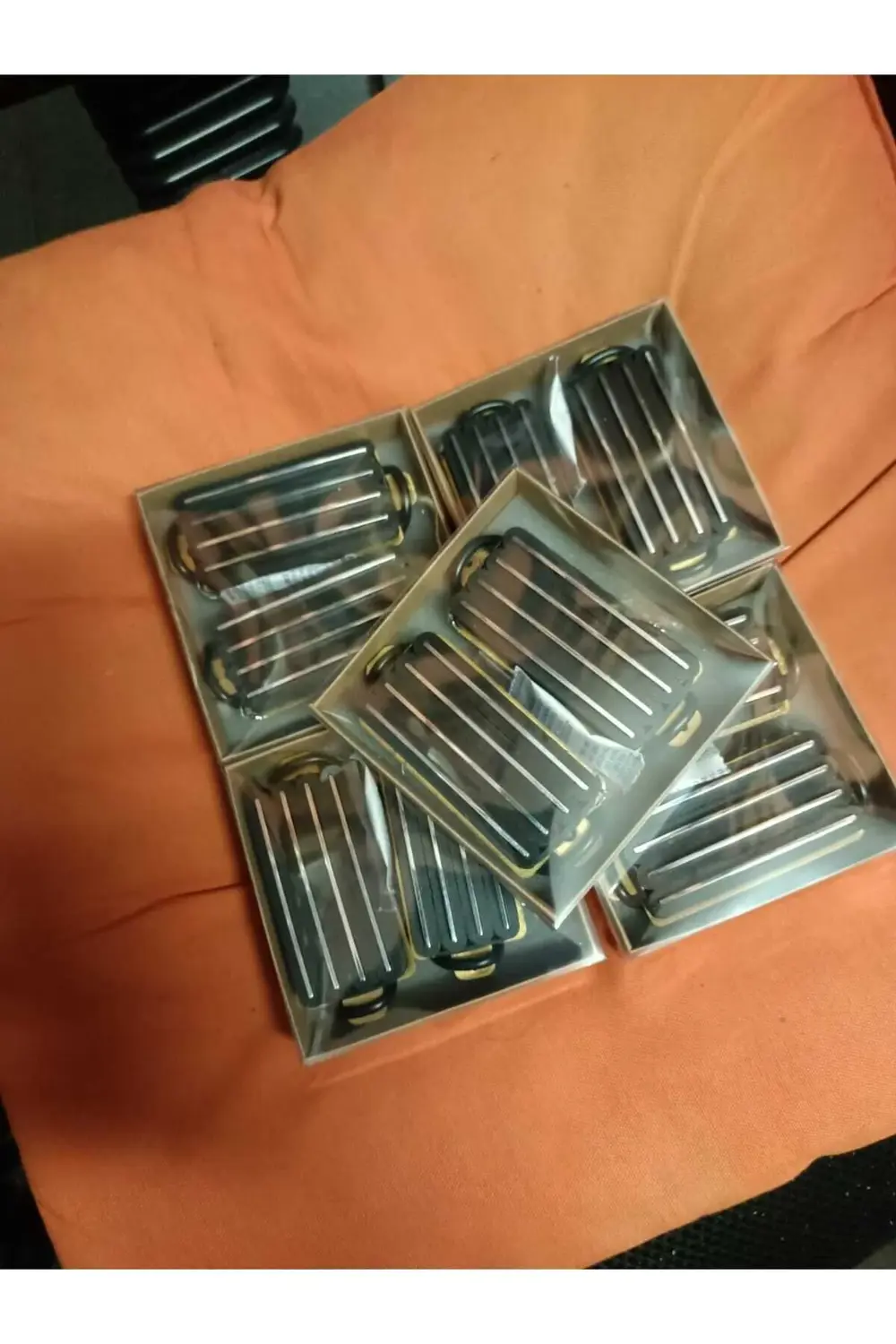 İTHAL 4 ÇUBUKLU SİYAH RENK NEŞET ERTAŞ VE TEBER SAZ MANYETİĞİ 1 Ç