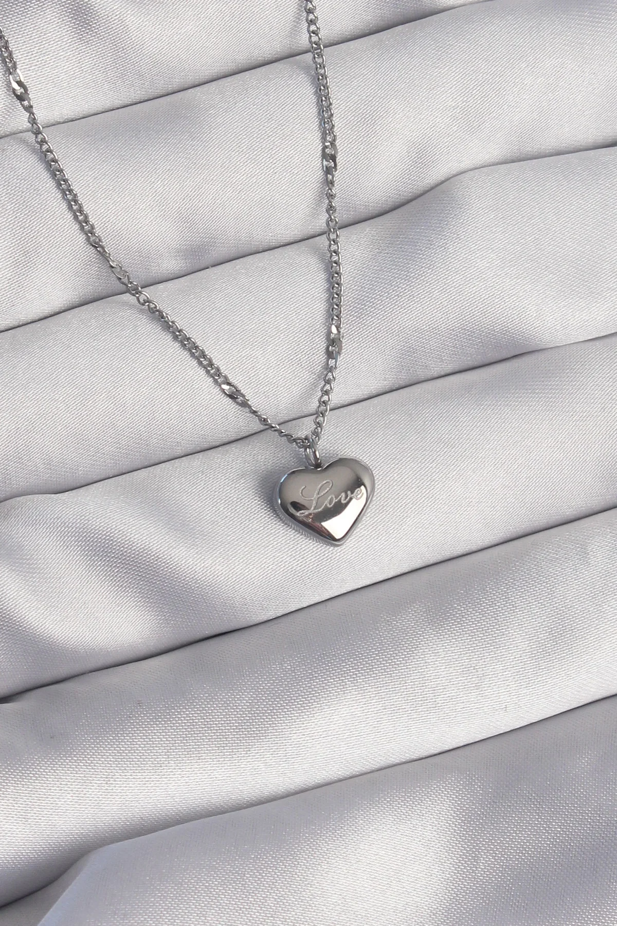 İthalat® 316L Çelik Gümüş Renk Kalp Model Love Kolye