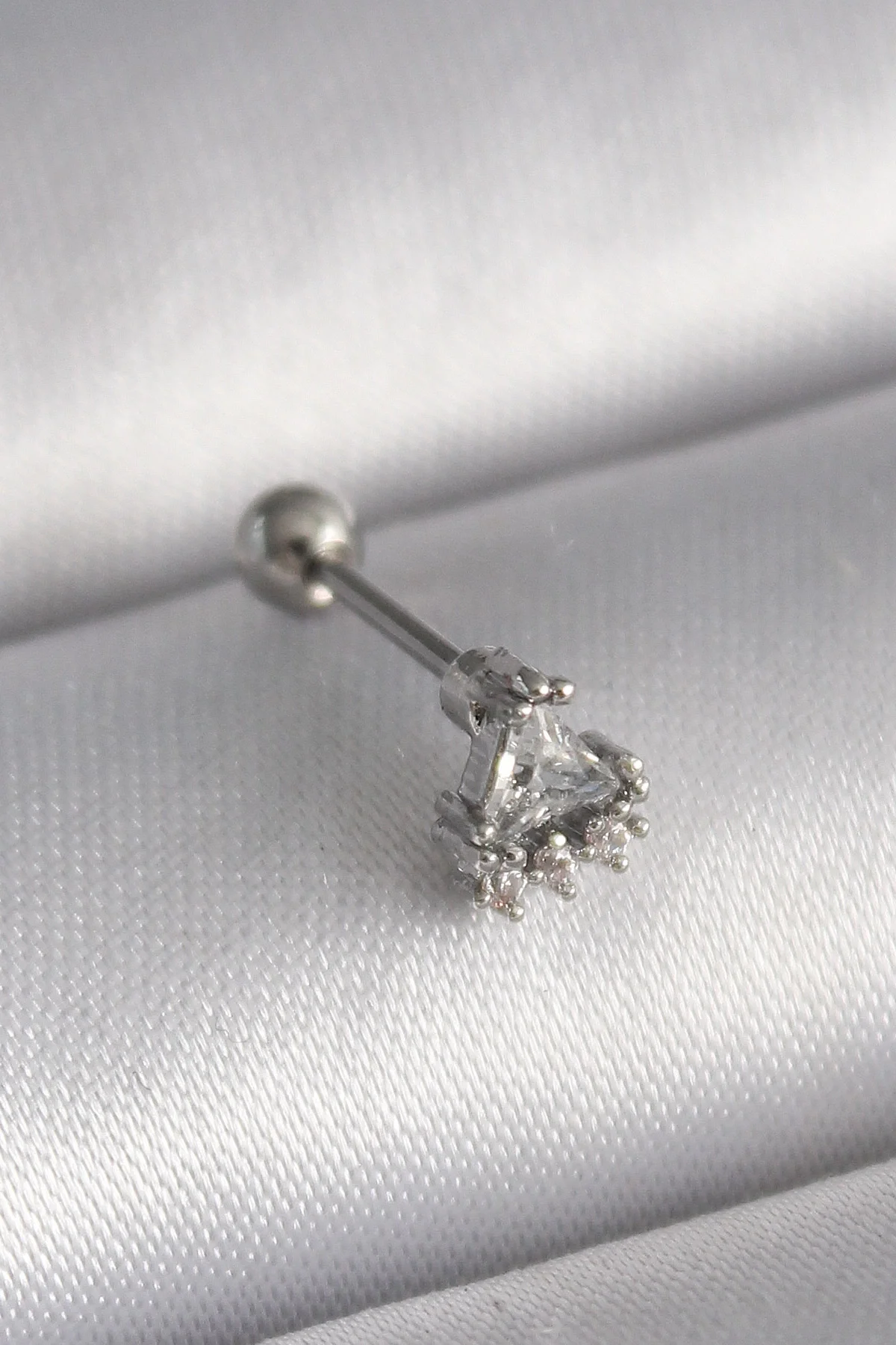 316L Çelik Gümüş Renk Üçgen Zirkon Taşlı Tragus Piercing Fiyatı, Yorumları ve Özellikleri