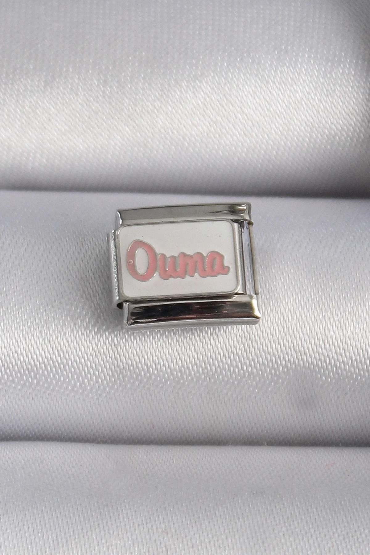 316L Çelik Gümüş Renk Beyaz Pembe Ouma İşlemeli Nomination Charm 316L Çelik Gümüş Renk Beyaz Pembe Ouma İşlemeli Nomination Charm