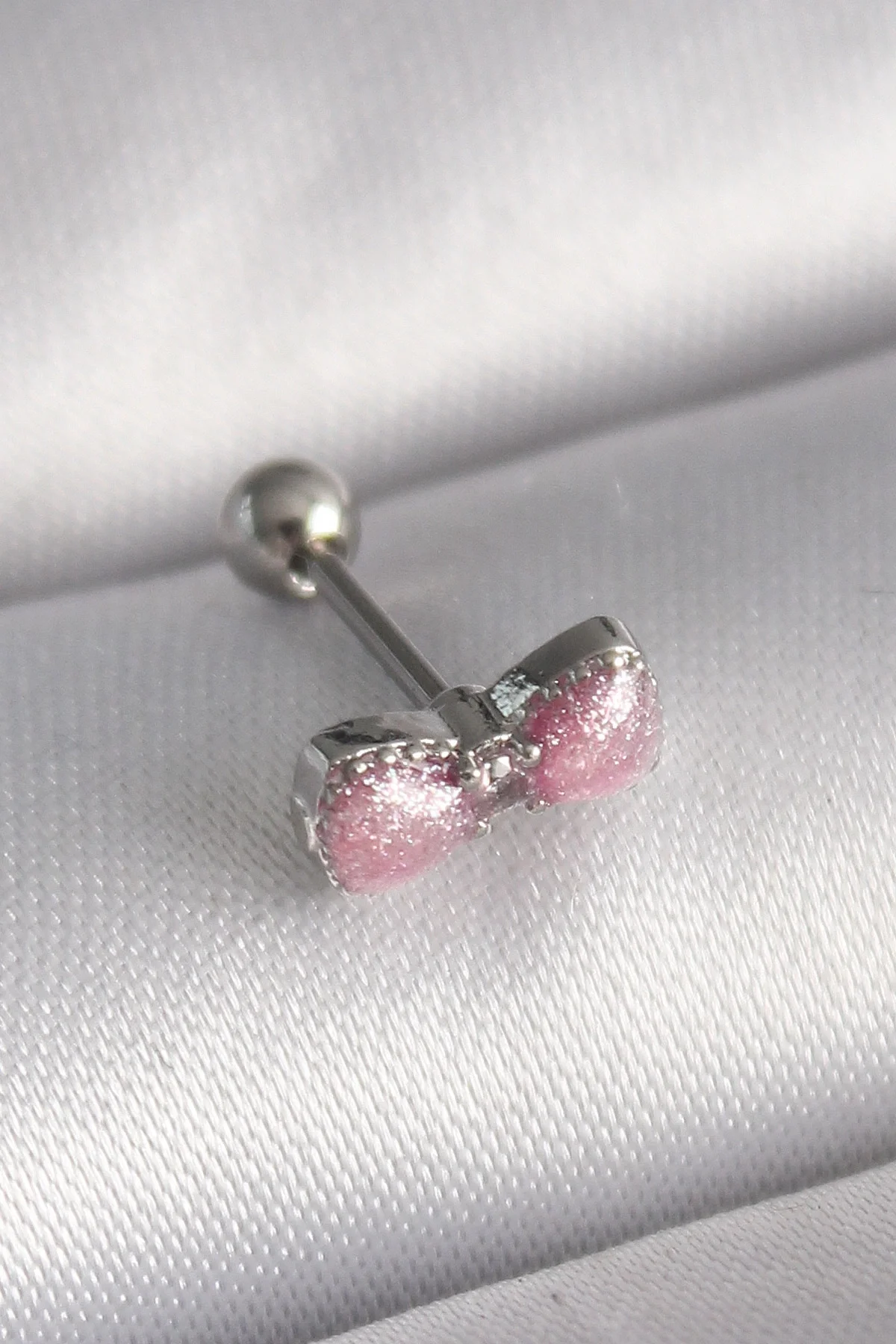 316L Çelik Gümüş Renk Pembe Kurdele Zirkon Taş Detay Tragus Piercing 316L Çelik Gümüş Renk Pembe Kurdele Zirkon Taş Detay Tragus Piercing