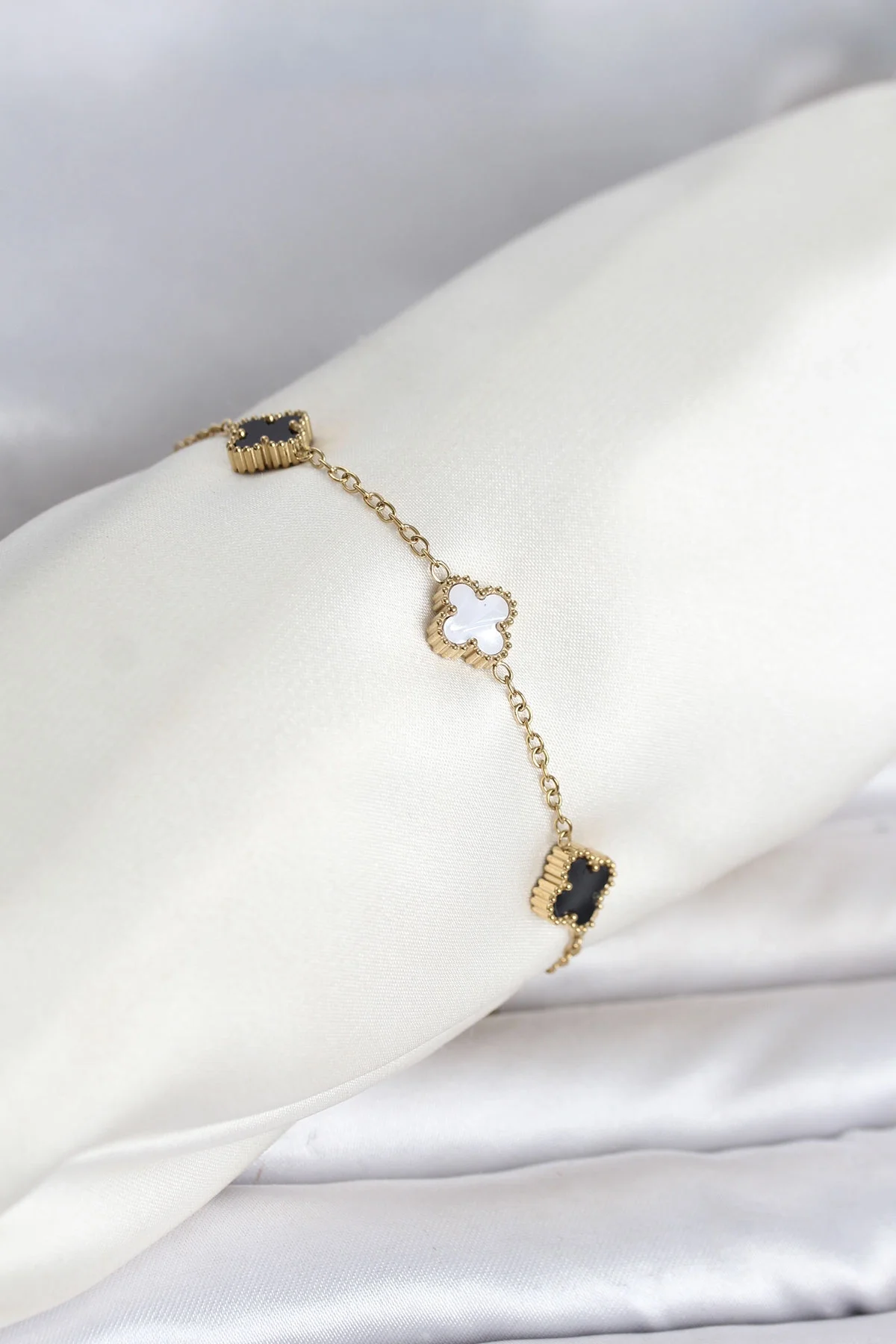 İthalat® 316L Çelik Gold Renk Siyah Beyaz Baby Yonca Model Kadın Bileklik