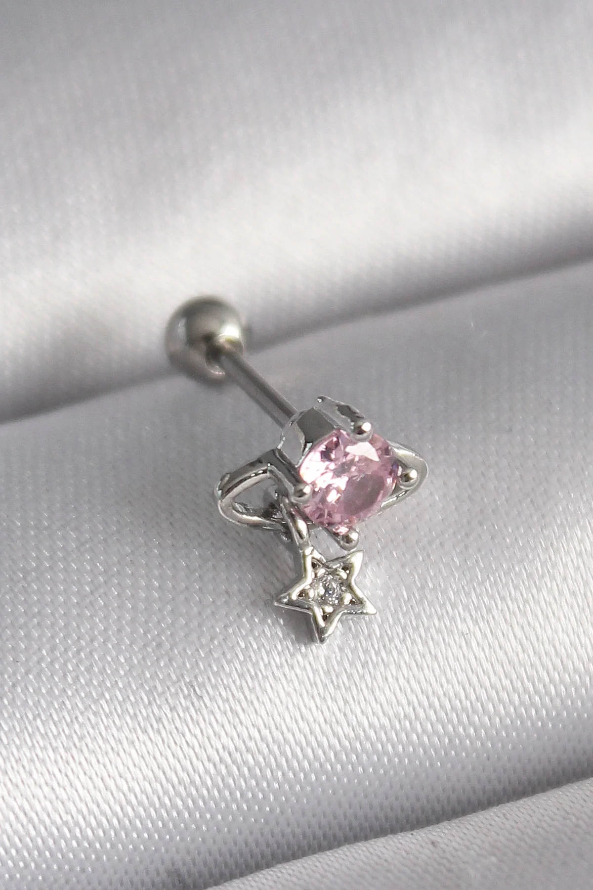 316L Çelik Gümüş Renk Pembe Zirkon Taşlı Sallantı Yıldız Detay Tragus Piercing 316L Çelik Gümüş Renk Pembe Zirkon Taşlı Sallantı Yıldız Detay Tragus Piercing