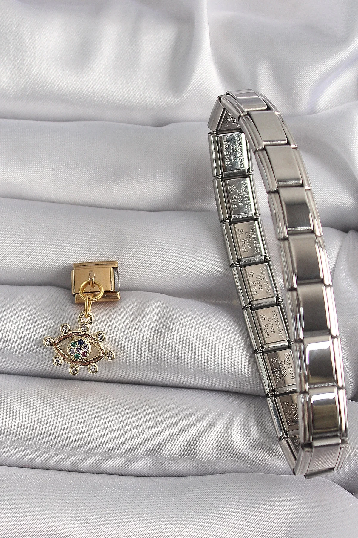 316L Çelik Gold Renk Sallantı Zirkon Taşlı Göz Model Nomination Charm 316L Çelik Gold Renk Sallantı Zirkon Taşlı Göz Model Nomination Charm
