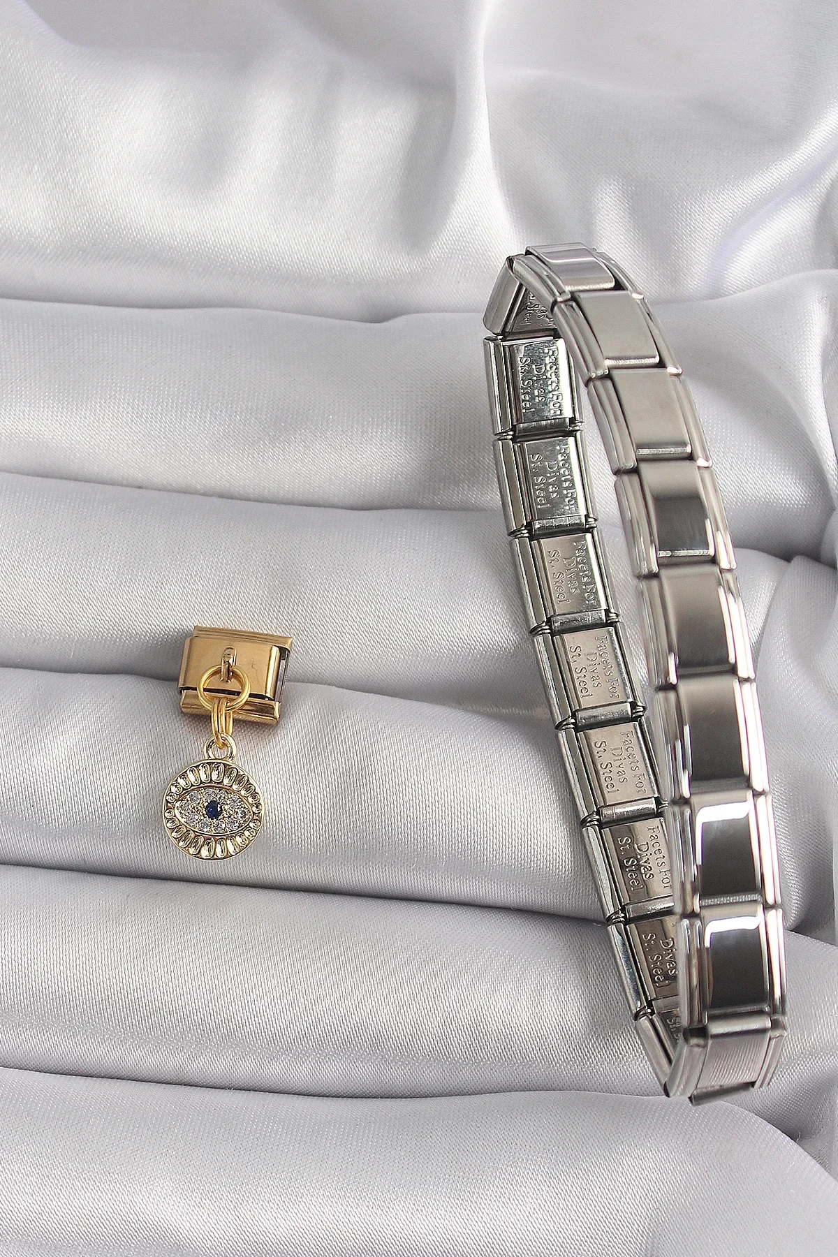 316L Çelik Gold Renk Sallantı Zirkon Taşlı Göz Model Nomination Charm 316L Çelik Gold Renk Sallantı Zirkon Taşlı Göz Model Nomination Charm
