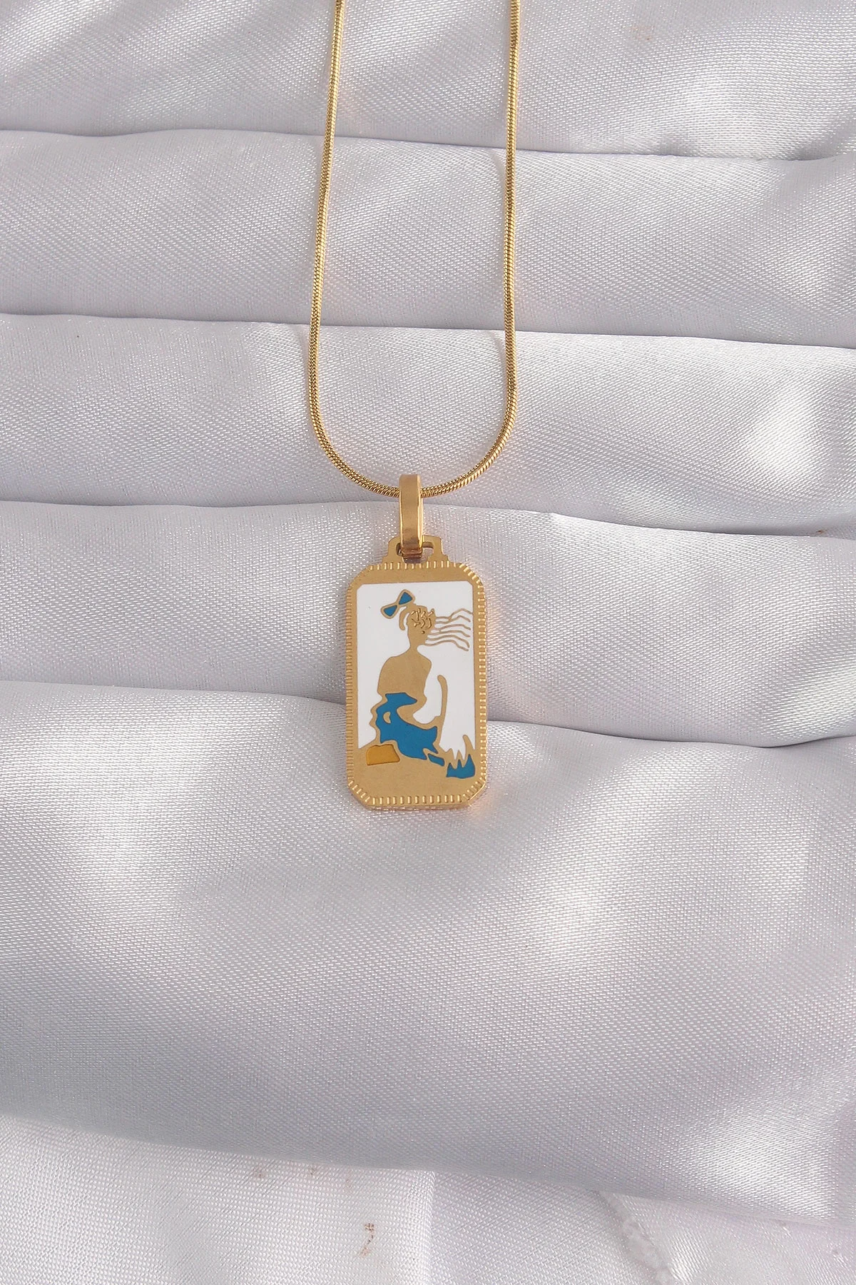 İthalat® 316L Çelik Gold Renk Beyaz Mineli Kız Figür Tarot Kolye
