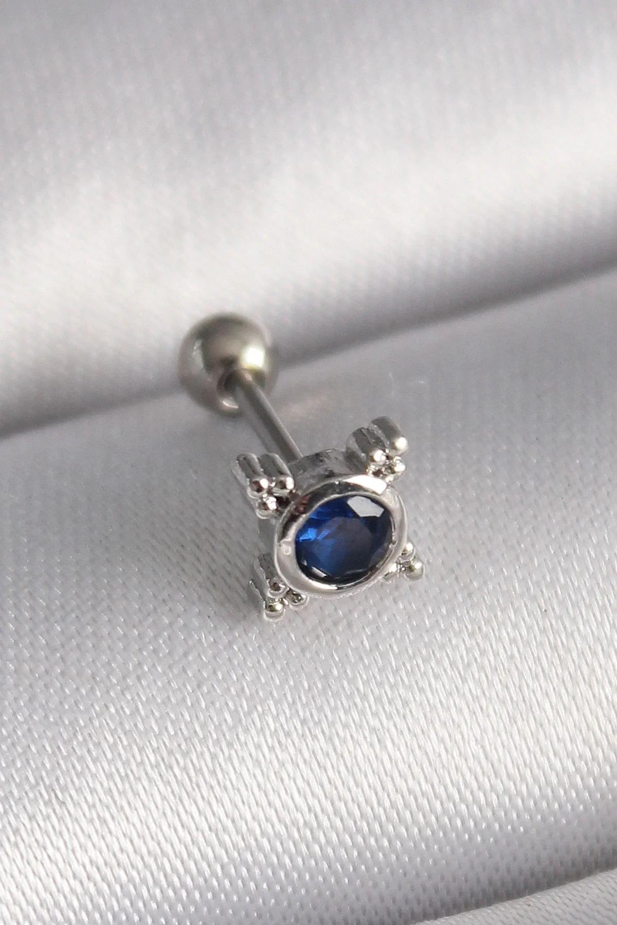 İthalat® 316L Çelik Gümüş Renk Mavi Zirkon Taşlı Tragus Piercing