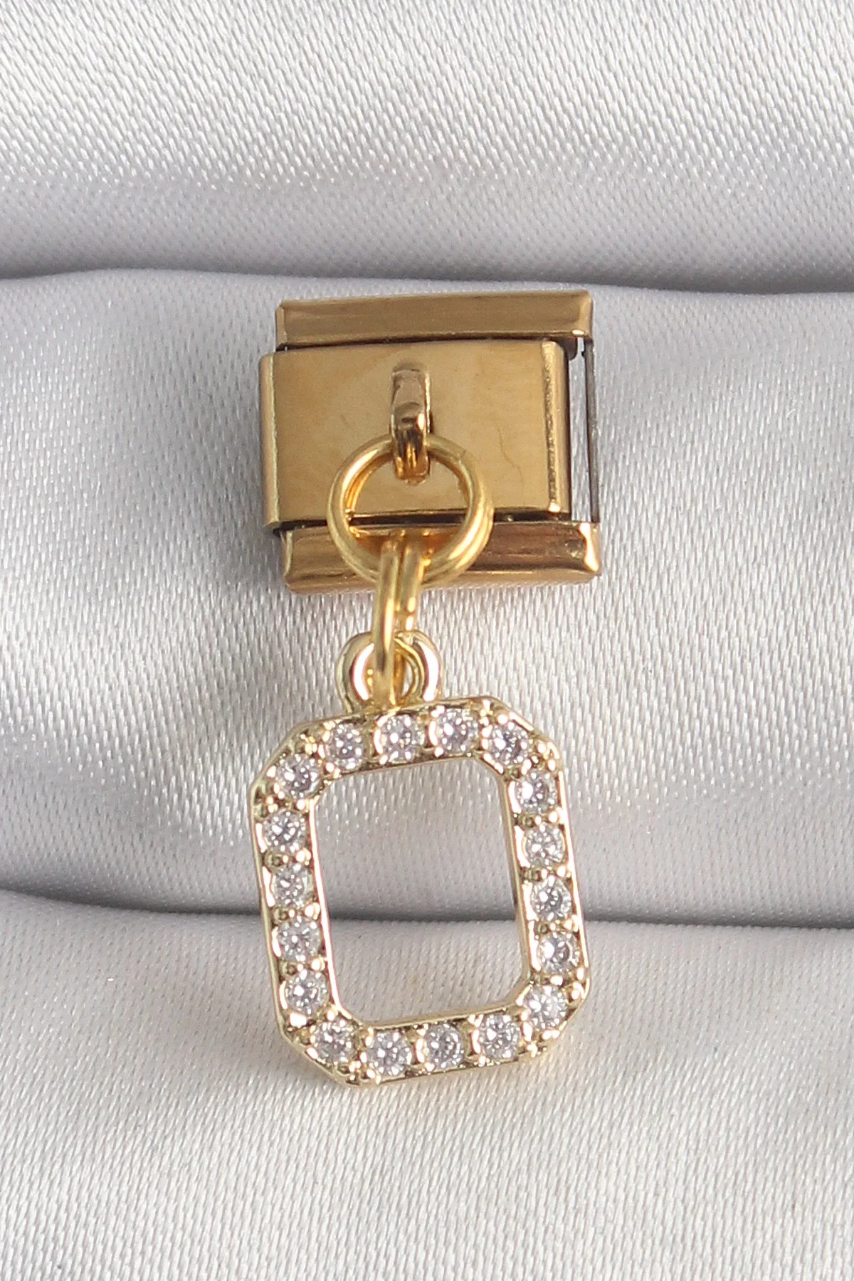 316L Çelik Gold Renk Sallantı Kare Zirkon Taşlı Nomination Charm 316L Çelik Gold Renk Sallantı Kare Zirkon Taşlı Nomination Charm