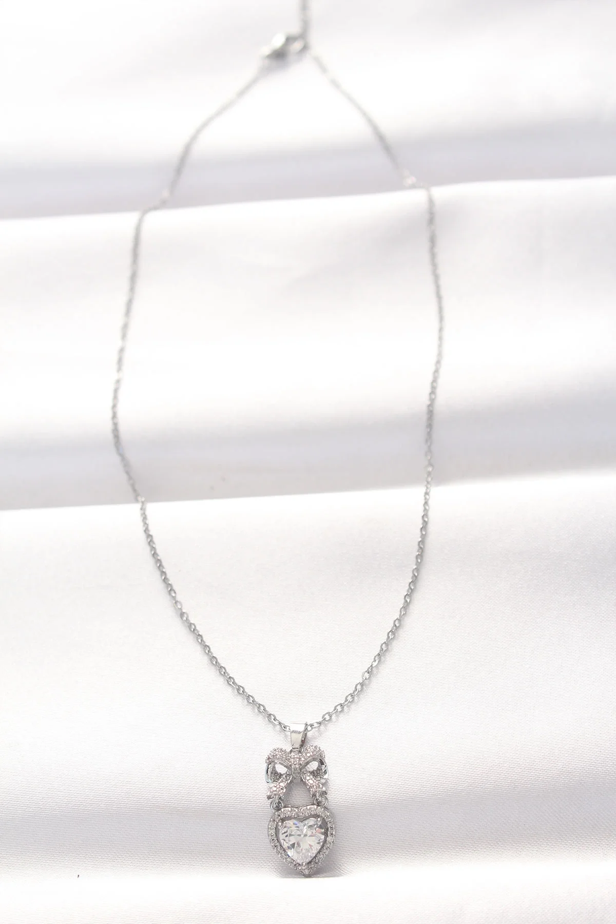 İthalat® 316L Çelik Silver Renk Zirkon Taşlı Kalpli Fiyonk Kolye