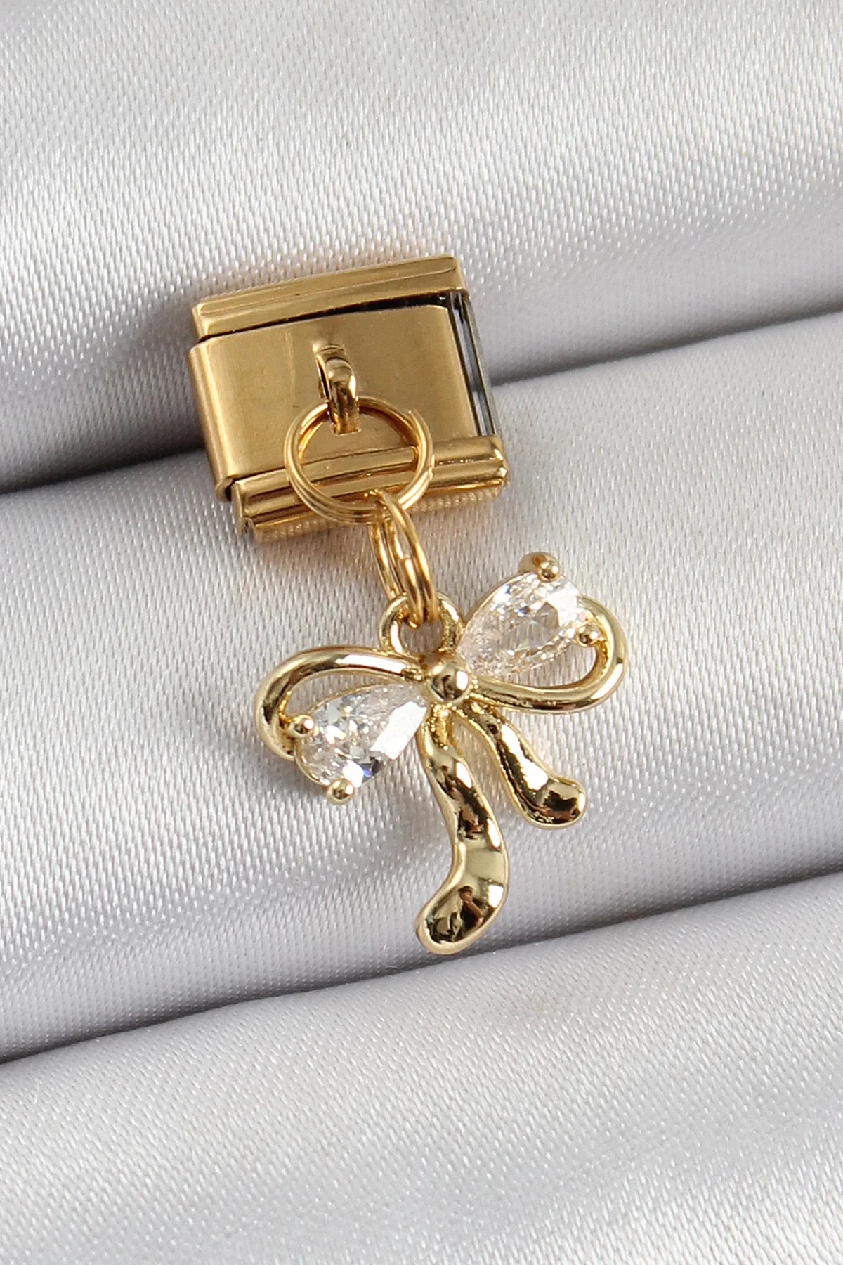 İthalat® 316L Çelik Sallantılı Zirkon Taşlı Fiyonk Model Gold Ren