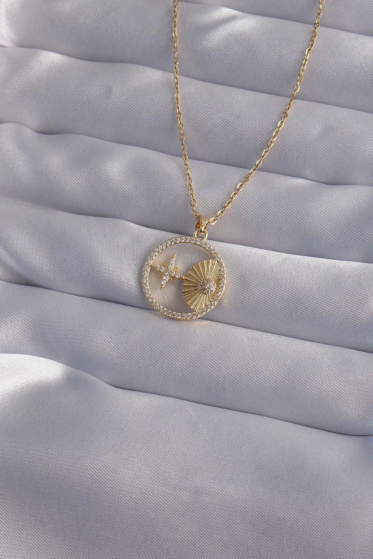 İthalat® 316L Çelik Zincir Gold Renk Zirkon Taşlı Yıldız Figürlü 