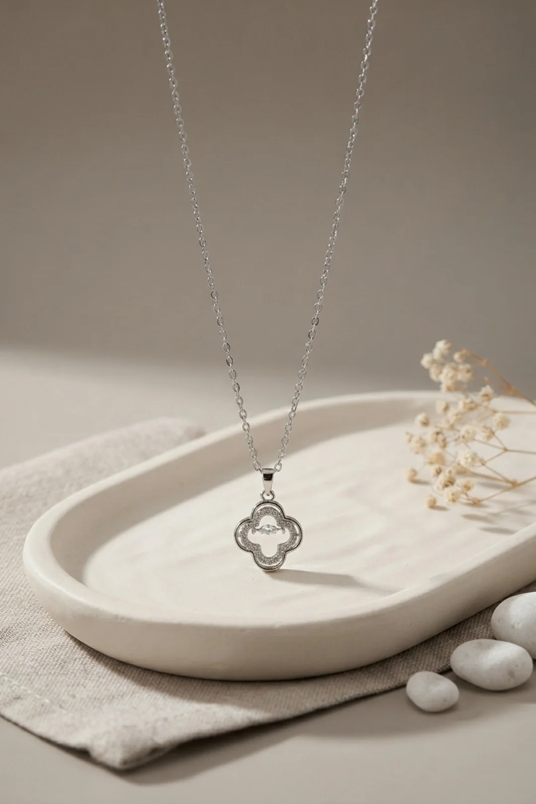 İthalat® 316L Çelik Zincir Gümüş Renk Zirkon Taşlı Yonca Model Kolye