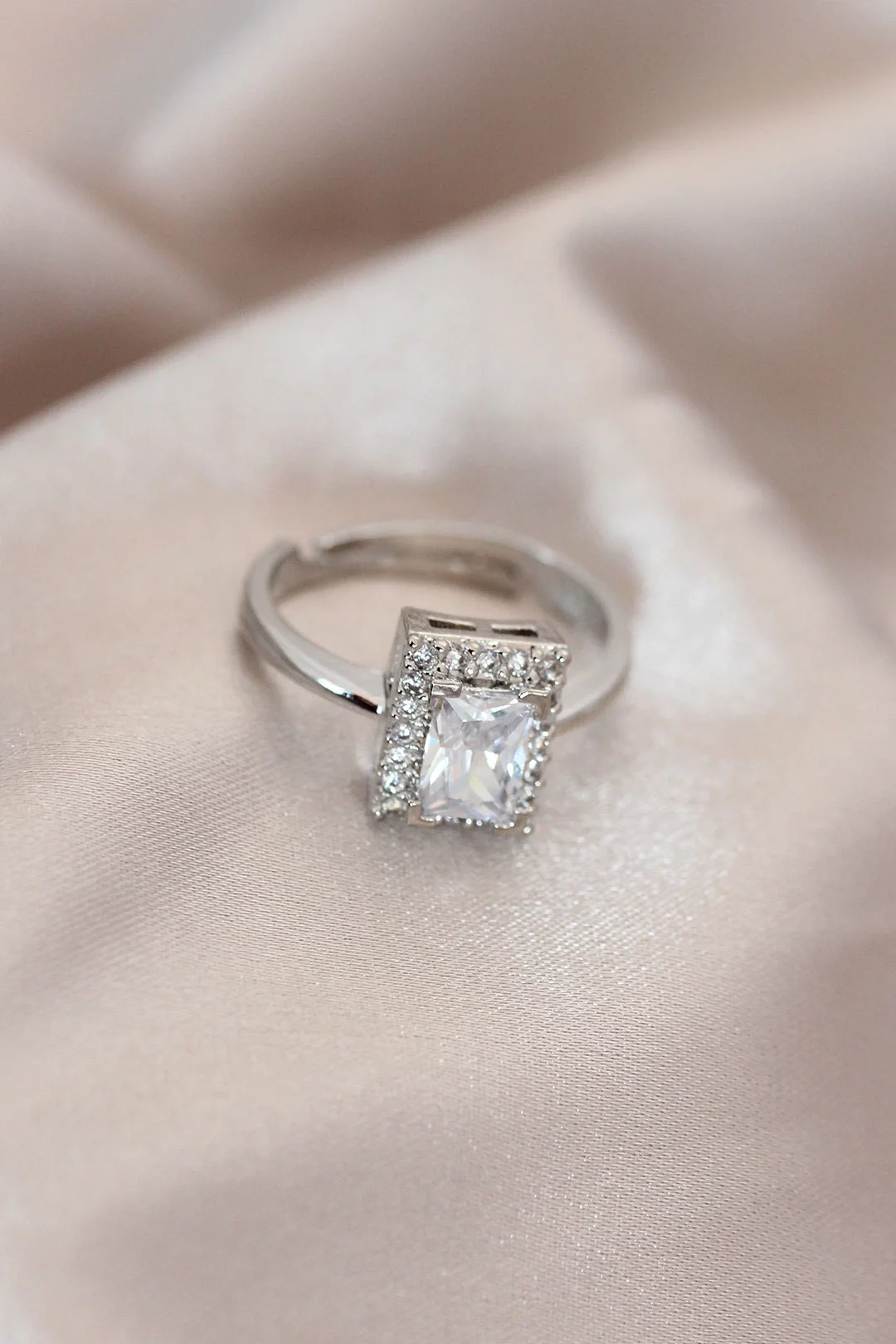 İthalat® Ayarlamalı Silver Renk Metal Zirkon ve Kristal Taşlı Dik