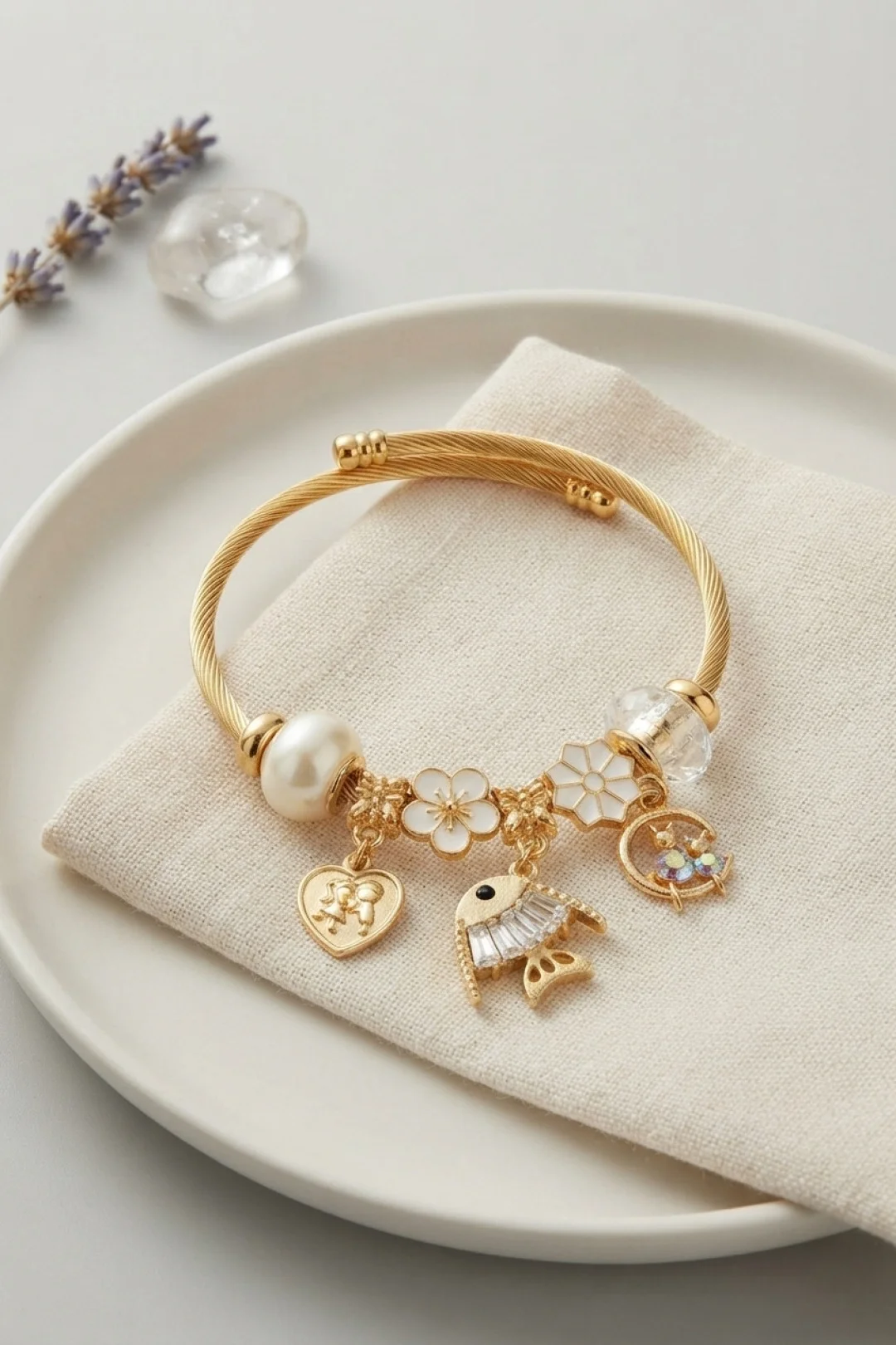 İthalat® Balık Charmlı Beyaz Renk Gold Bileklik