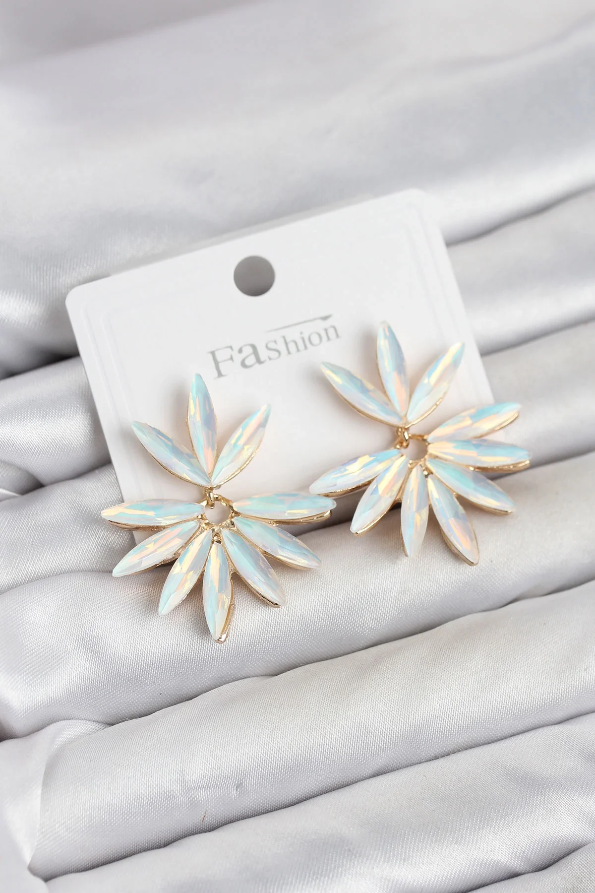 İthalat® Beyaz Renk Kristal Taşlı Lotus Model Kadın Küpe