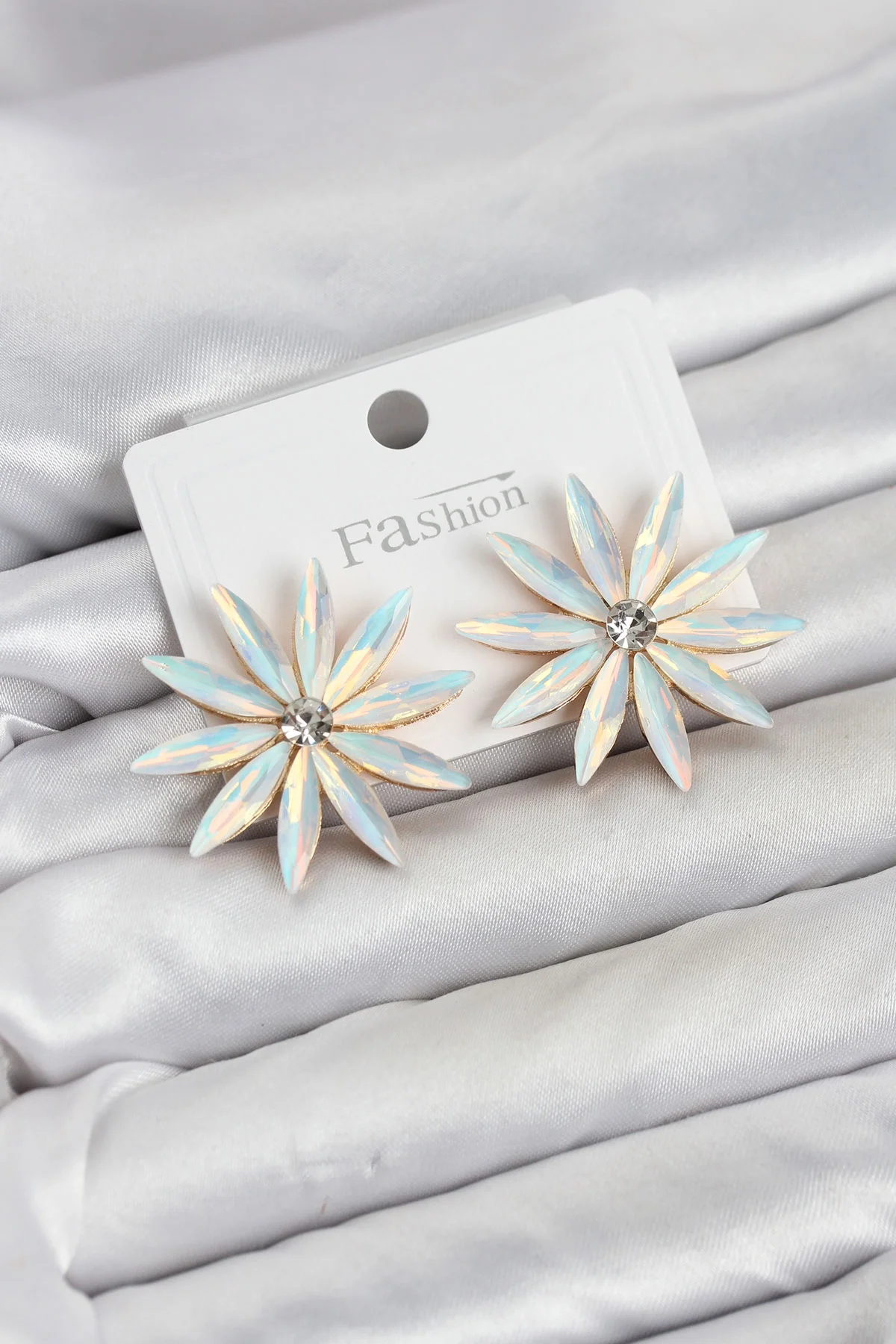 İthalat® Beyaz Renk Kristal Taşlı Lotus Model Kadın Küpe