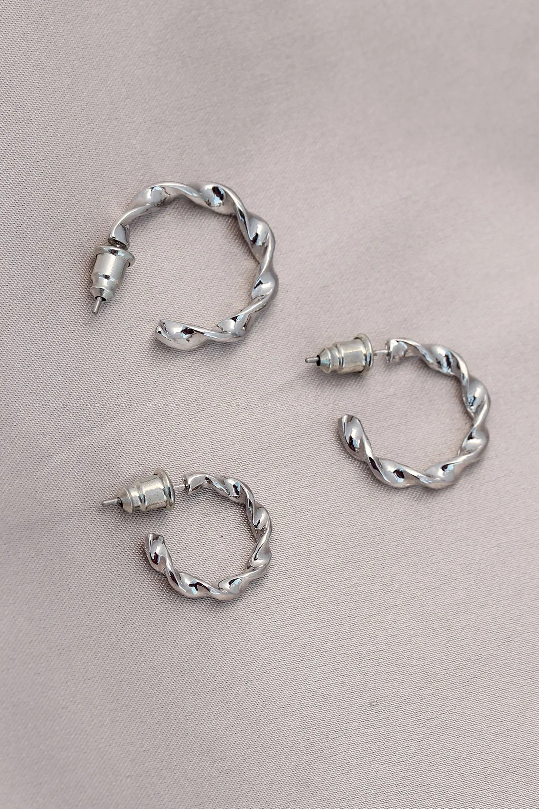İthalat® Burgu Model Gümüş Metal Küpe Seti