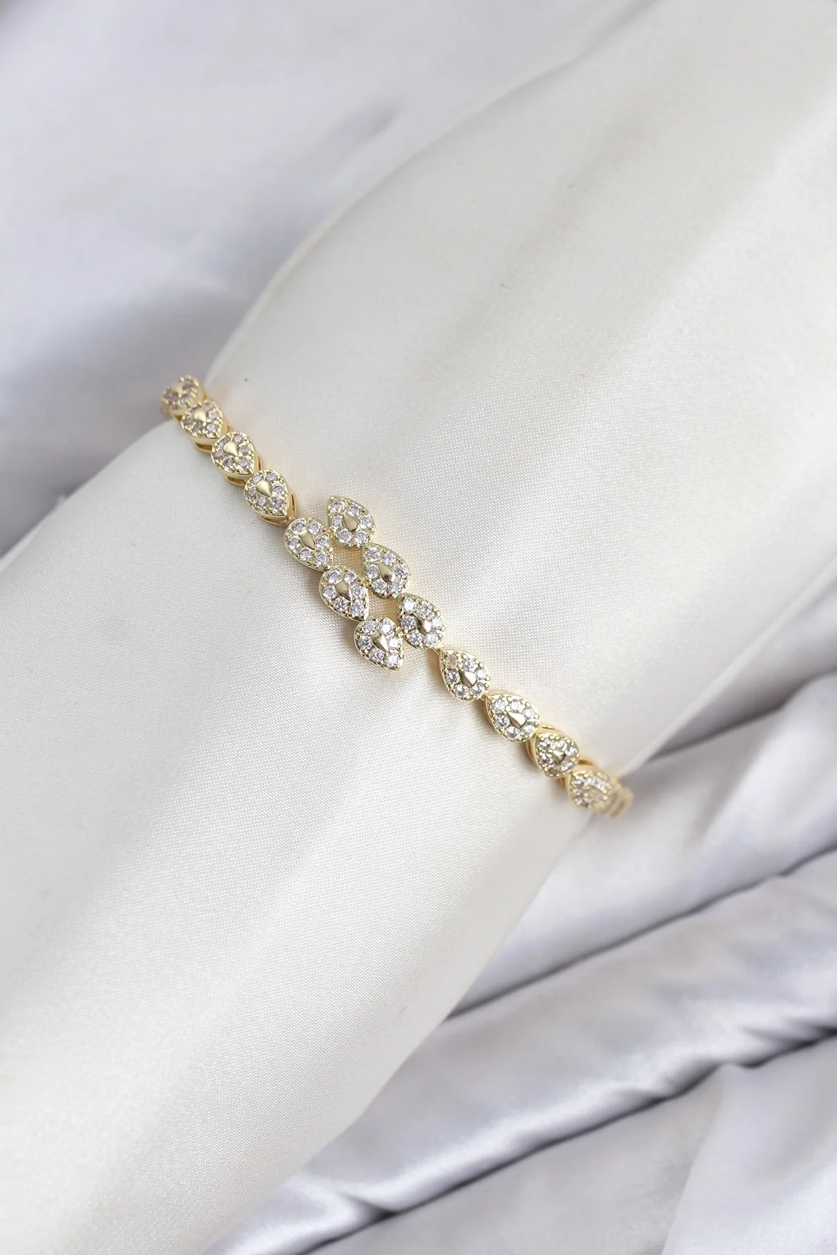 İthalat® CM Damla Model Zirkon Taşlı VIP Seri Gold Renk Pirinç Kadın Bileklik