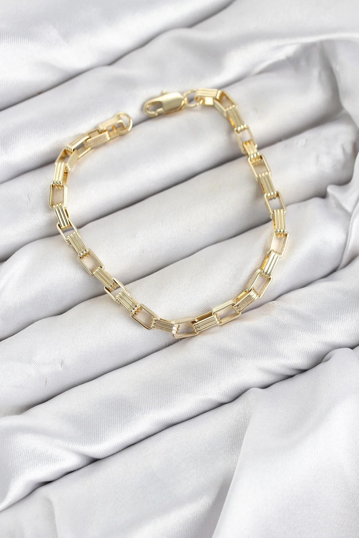 İthalat® CM Kare Halka Model Gold Renk Pirinç Kadın Bileklik