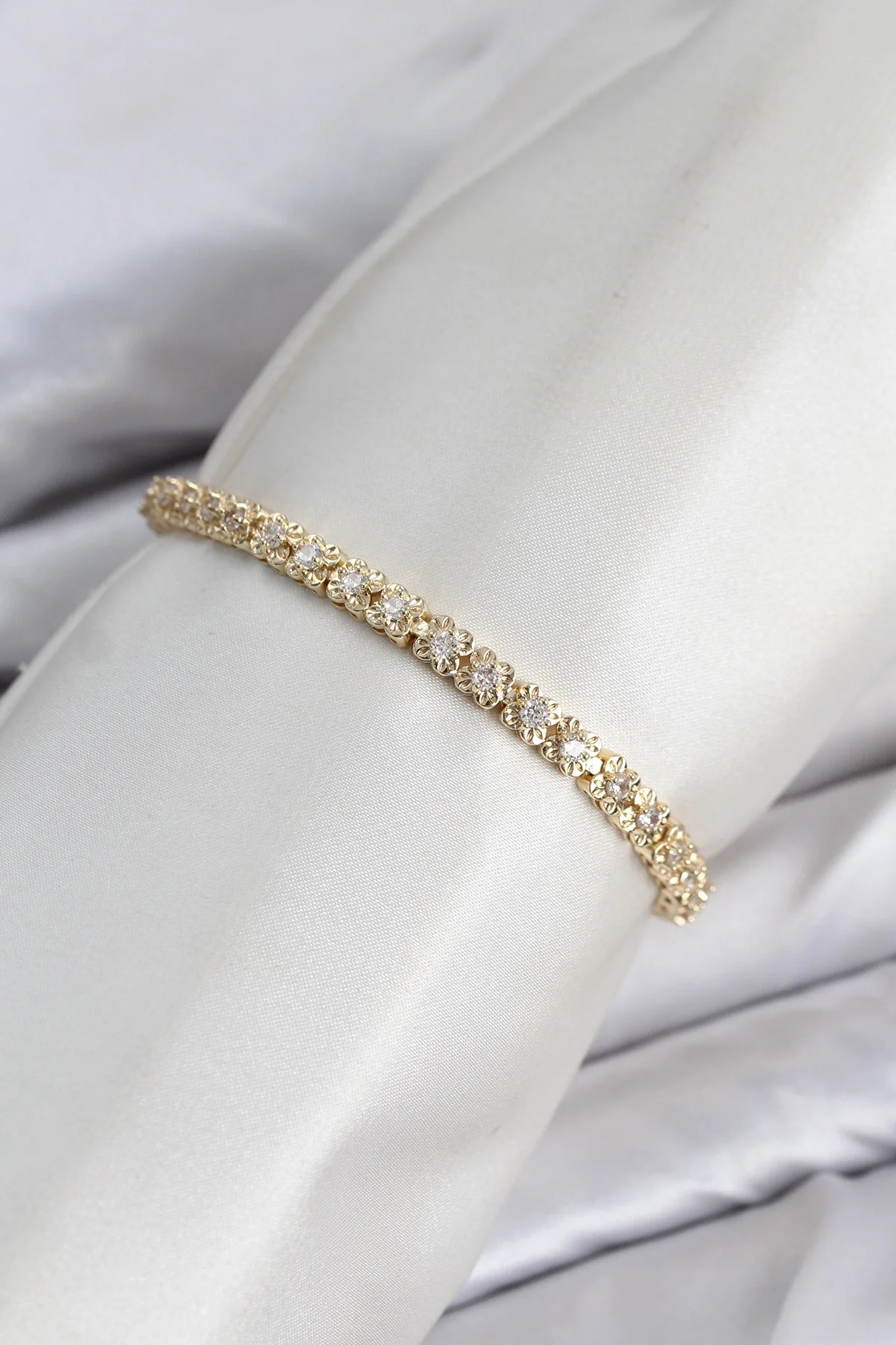 İthalat® CM Model Zirkon Taşlı VIP Seri Gold Renk Pirinç Kadın Bileklik