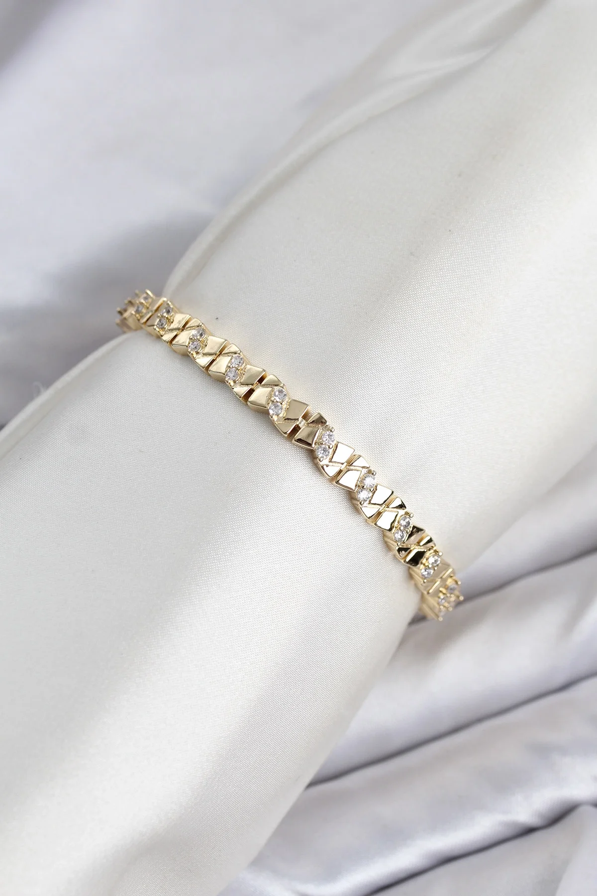 İthalat® CM Model Zirkon Taşlı VIP Seri Gold Renk Pirinç Kadın Bileklik