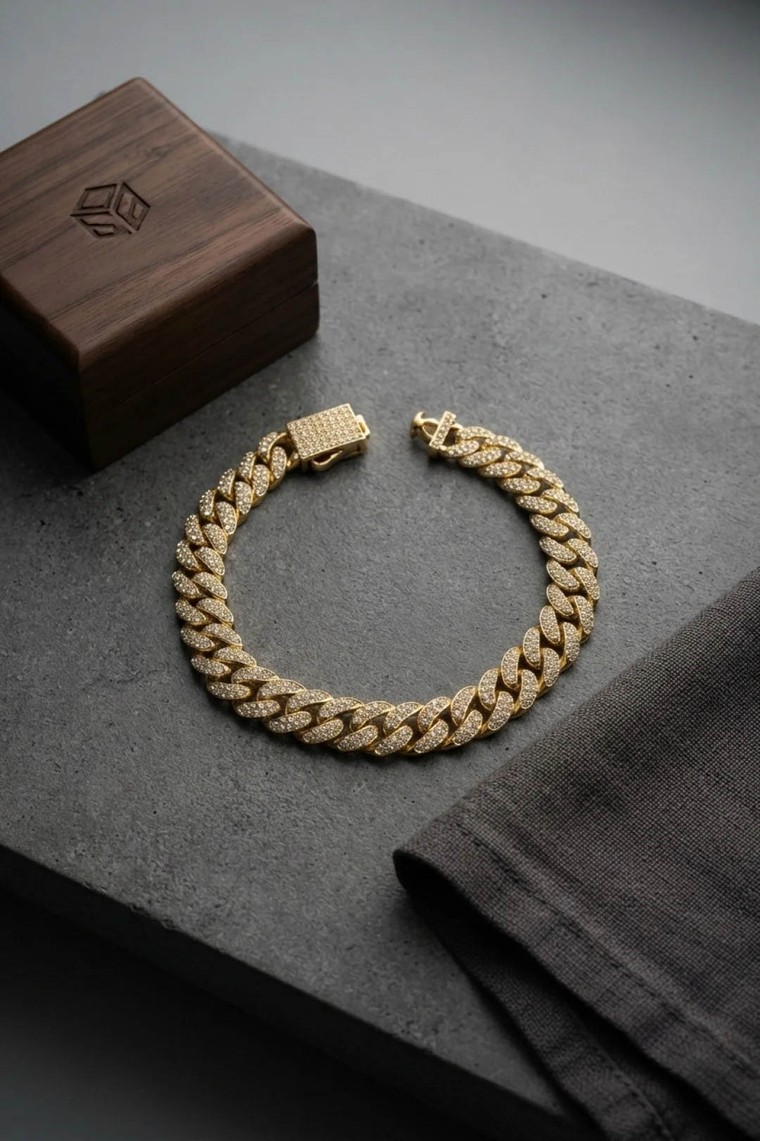 İthalat® Cuban Zincir Model Zirkon Taşlı Gold Renk Erkek Bileklik