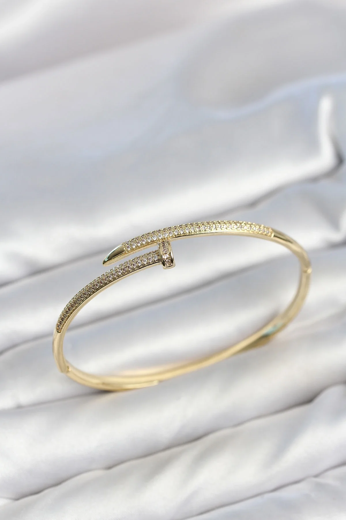 İthalat® Gold Renk Çivi Model Zirkon Taşlı Kadın Kelepçe Bileklik