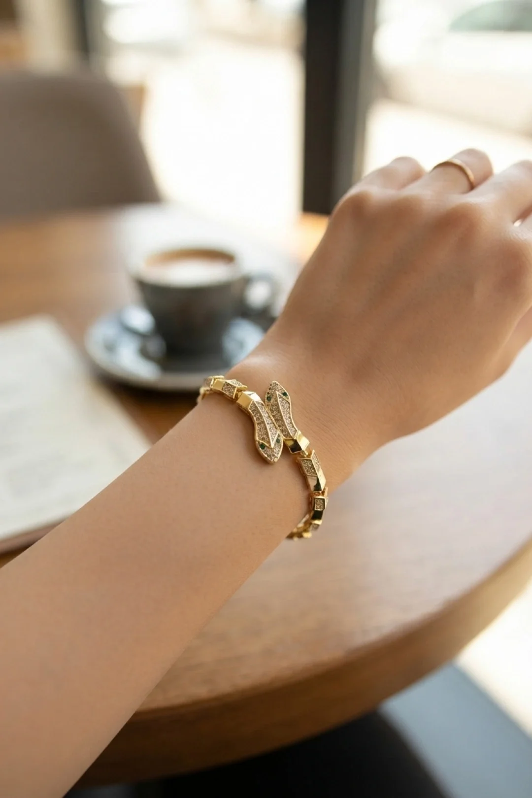 İthalat® Gold Renk Pirinç Zirkon Taşlı Yılan Model Kadın Bileklik