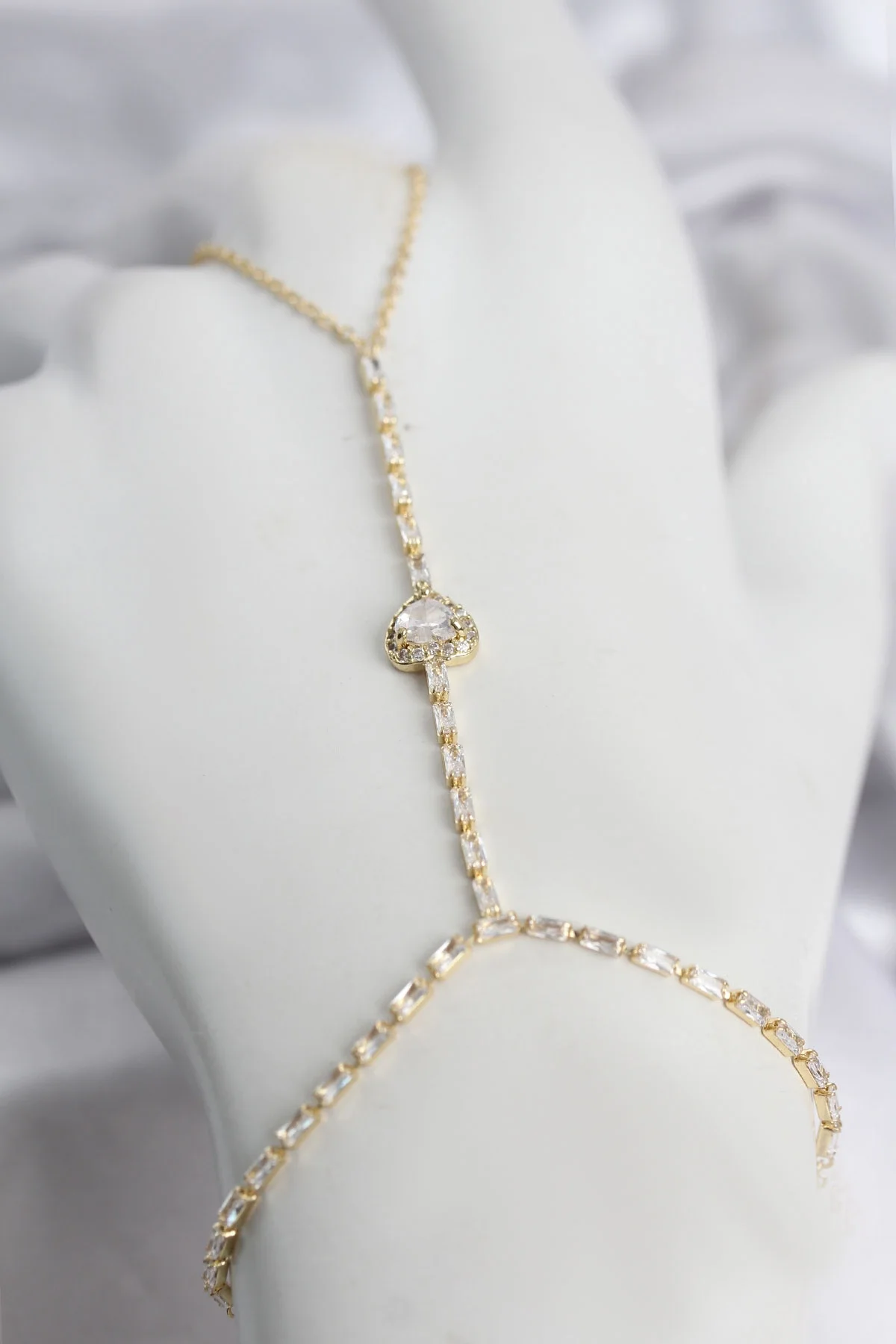 İthalat® Gold Renk Pirinç Zirkon Taşlı Kalp Model Şahmeran