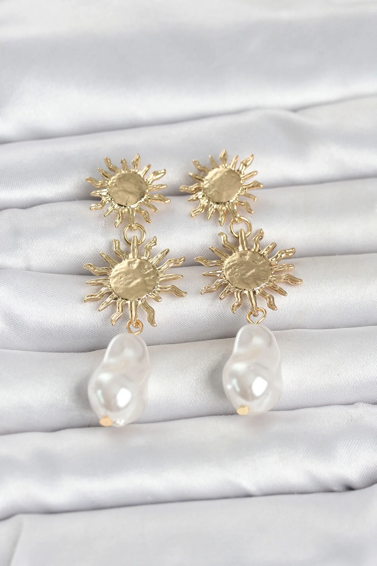 İthalat® Gold Renk Pirinç Güneş Model Detaylı Kadın Küpe