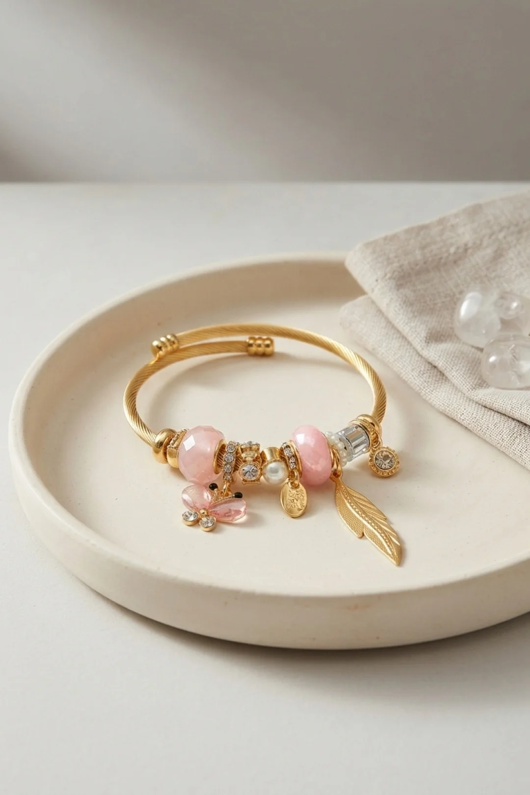 İthalat® Kelebek Model Gold Renk Pembe Charmlı Bileklik