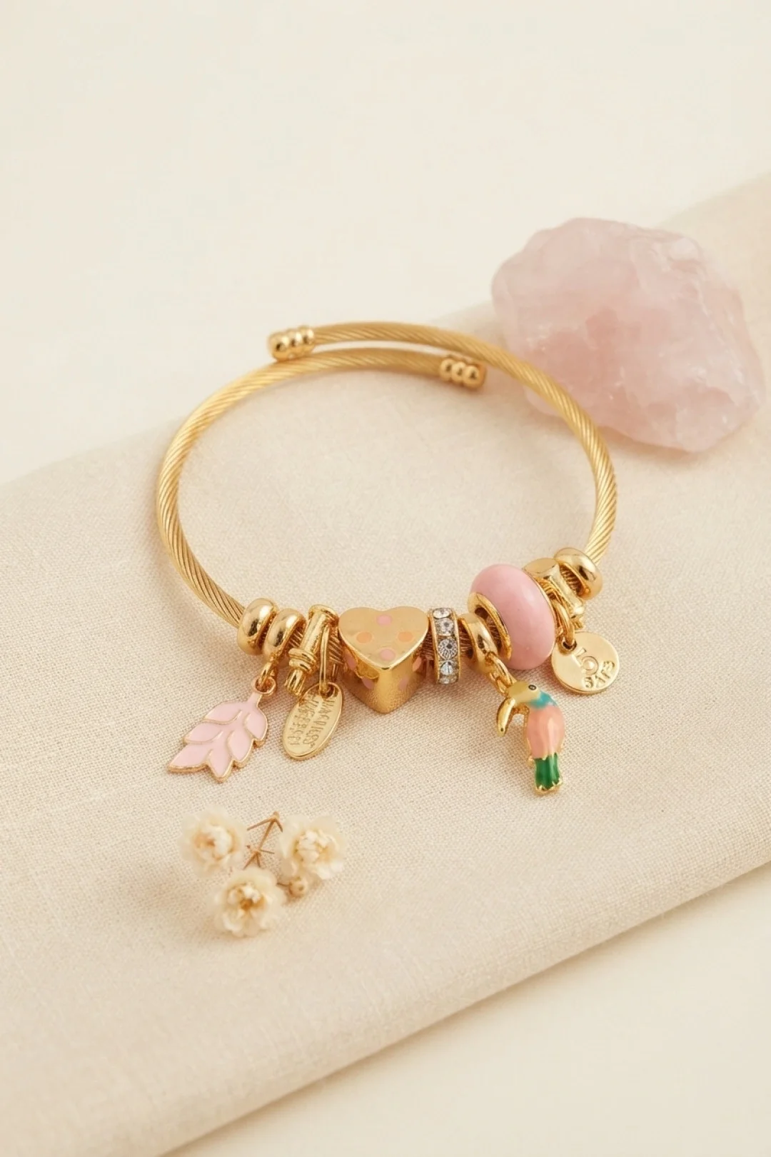 İthalat® Kuş Figürlü Pembe Charmlı Gold Renk Bileklik
