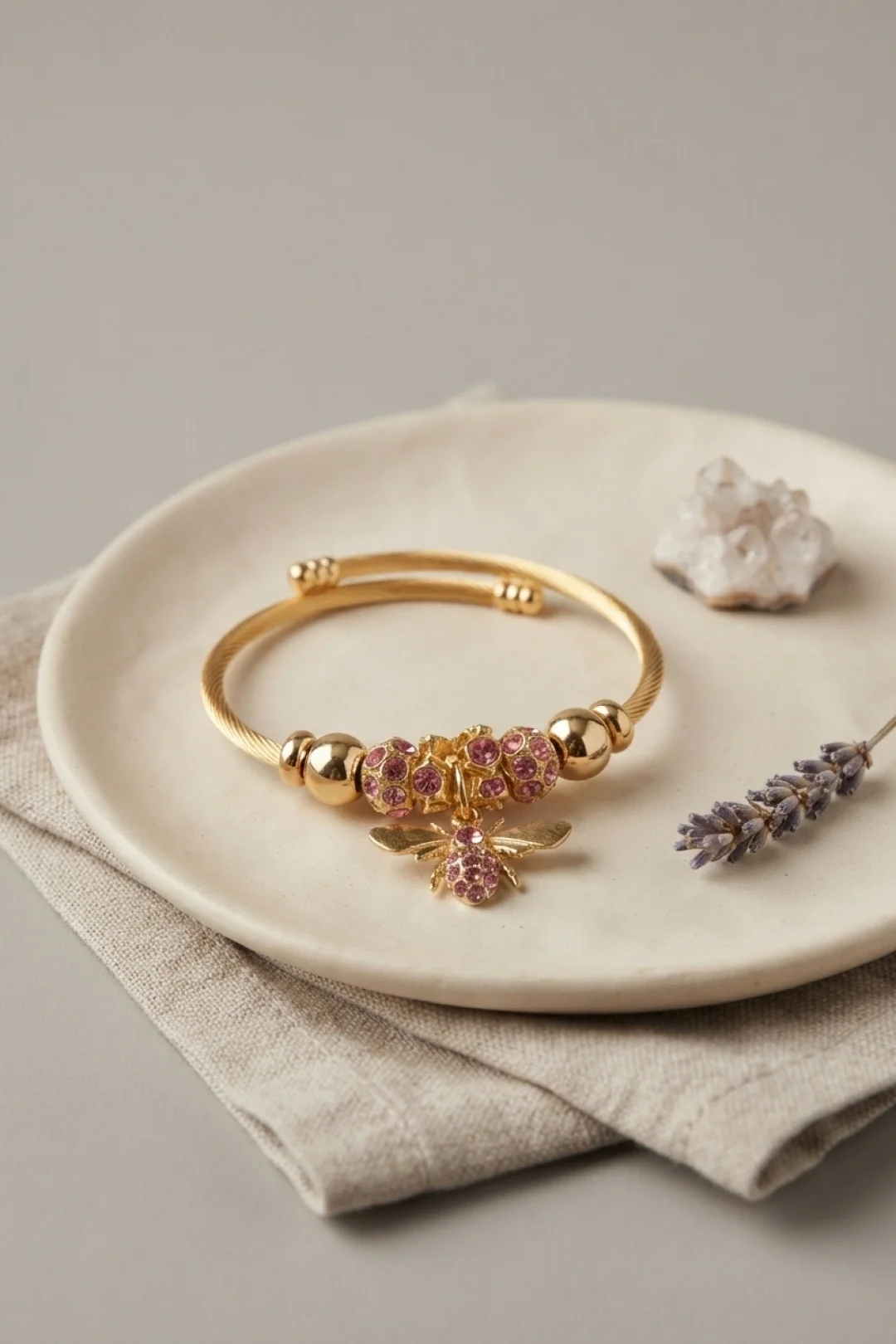 İthalat® Pembe Arı Model Gold Renk Charm Bileklik