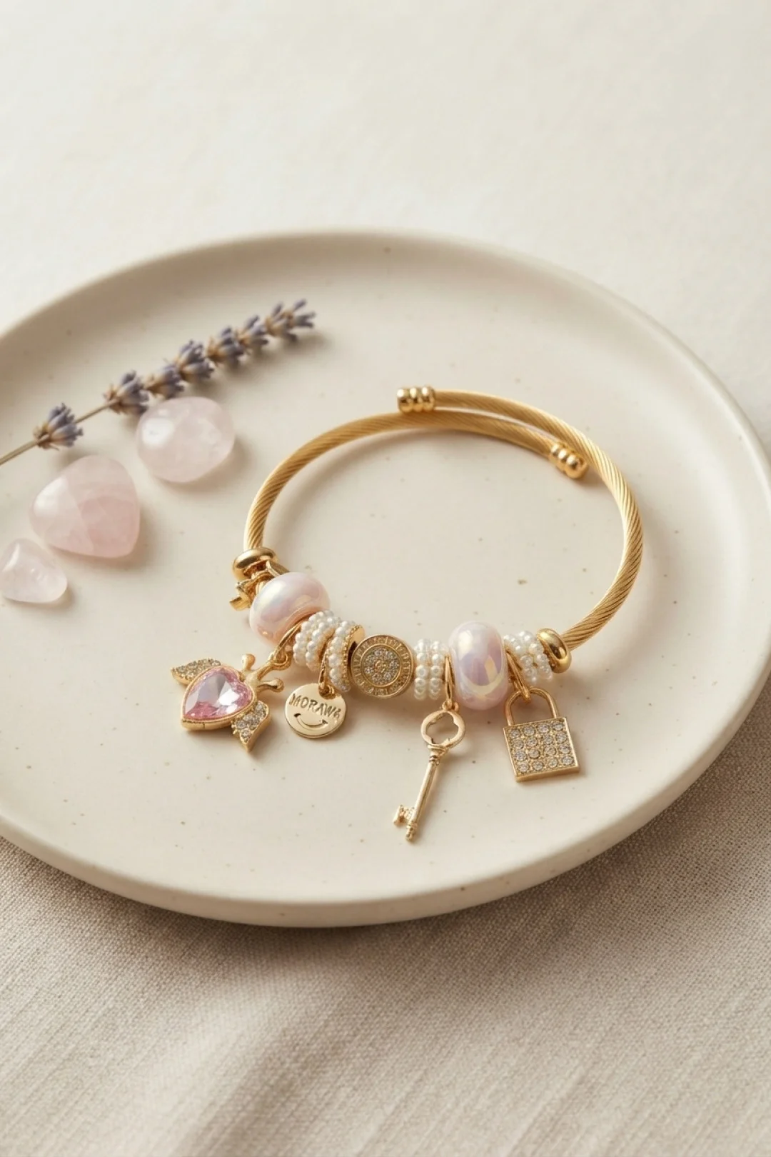 İthalat® Pembe Kalp Model Gold Renk Charmlı Bileklik