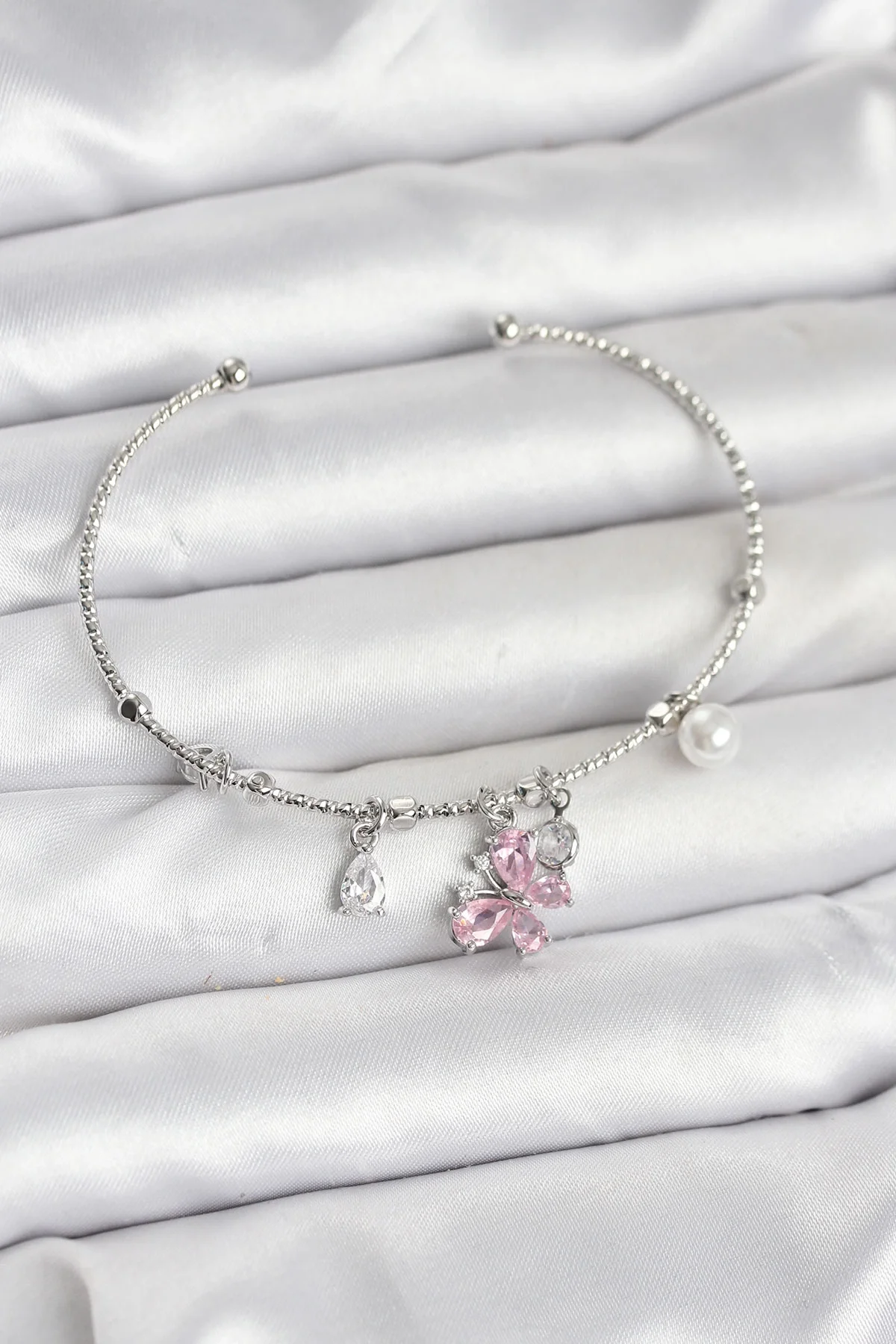 İthalat® Pembe Kelebek Charmlı Gümüş Renk Kadın Bileklik