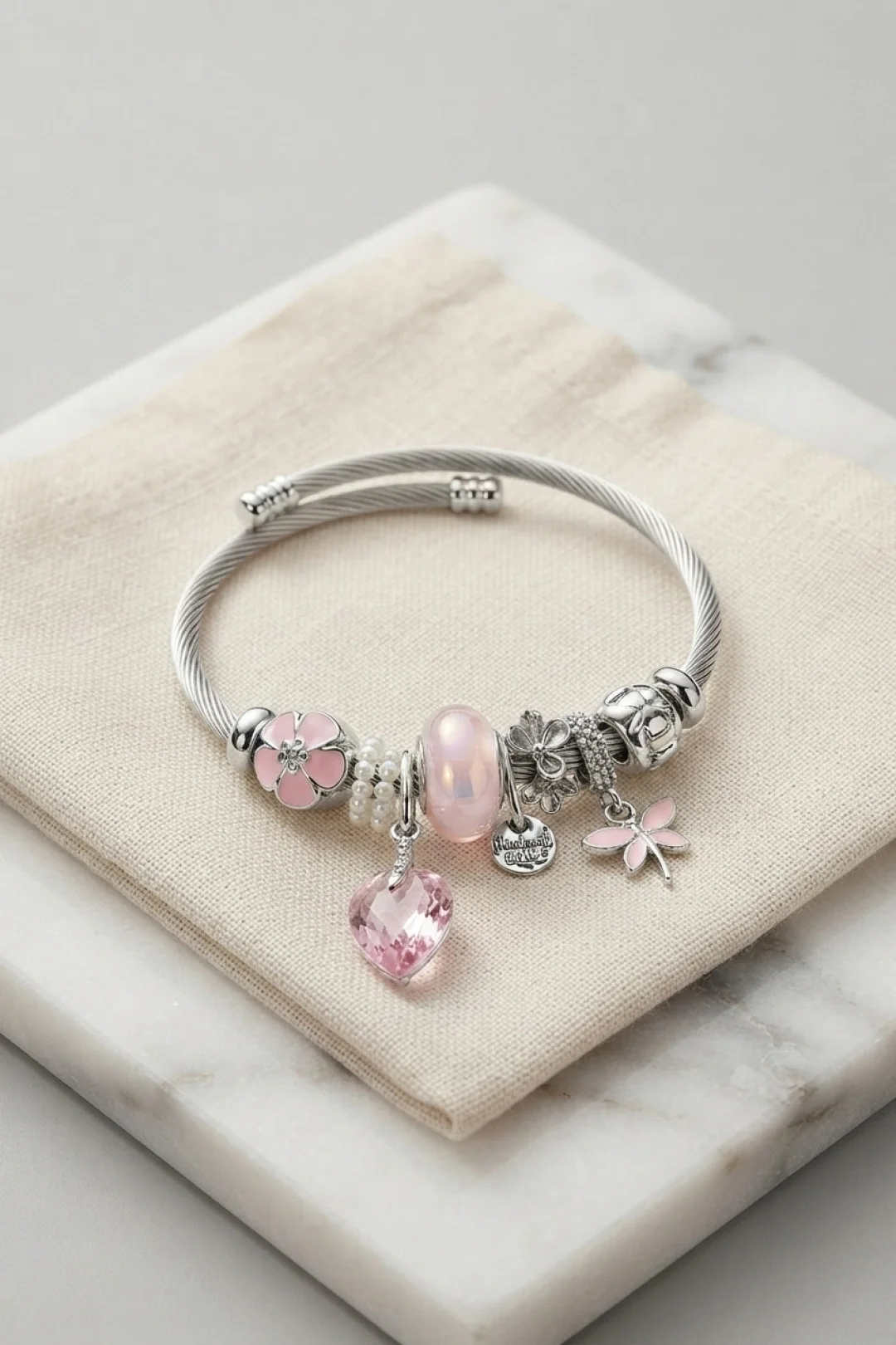 İthalat® Pembe Kristal Kalp Charmlı Gümüş Renk Bileklik
