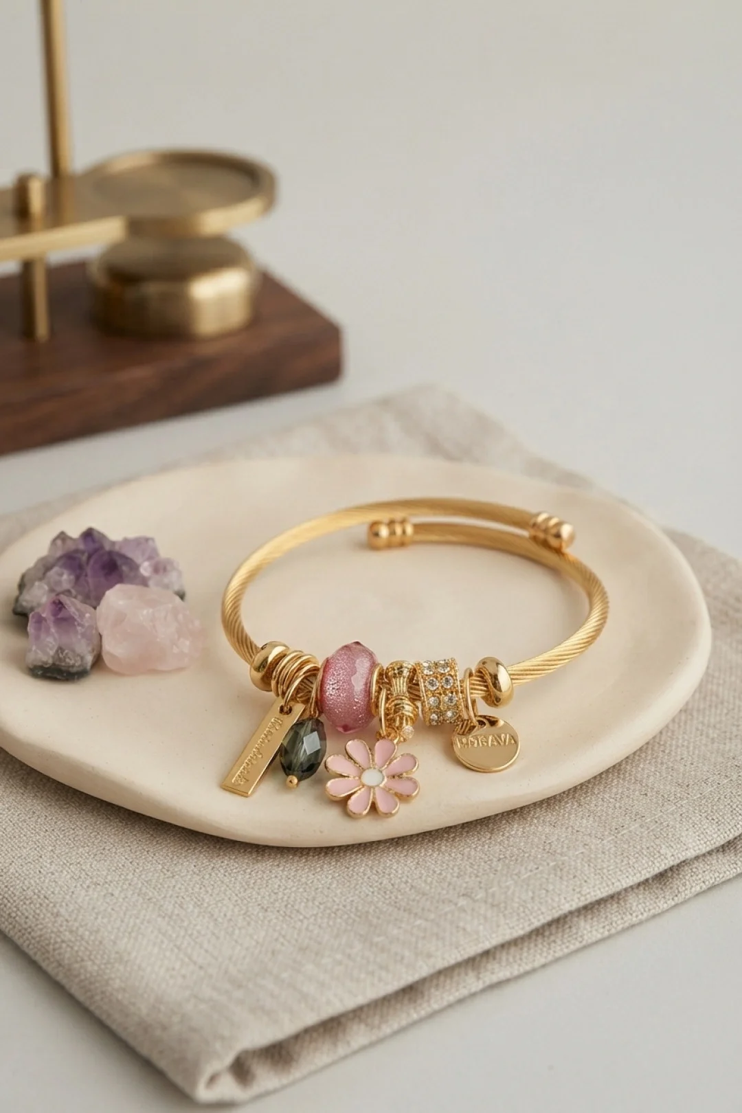 İthalat® Pembe Papatya Model Gold Renk Charmlı Bileklik