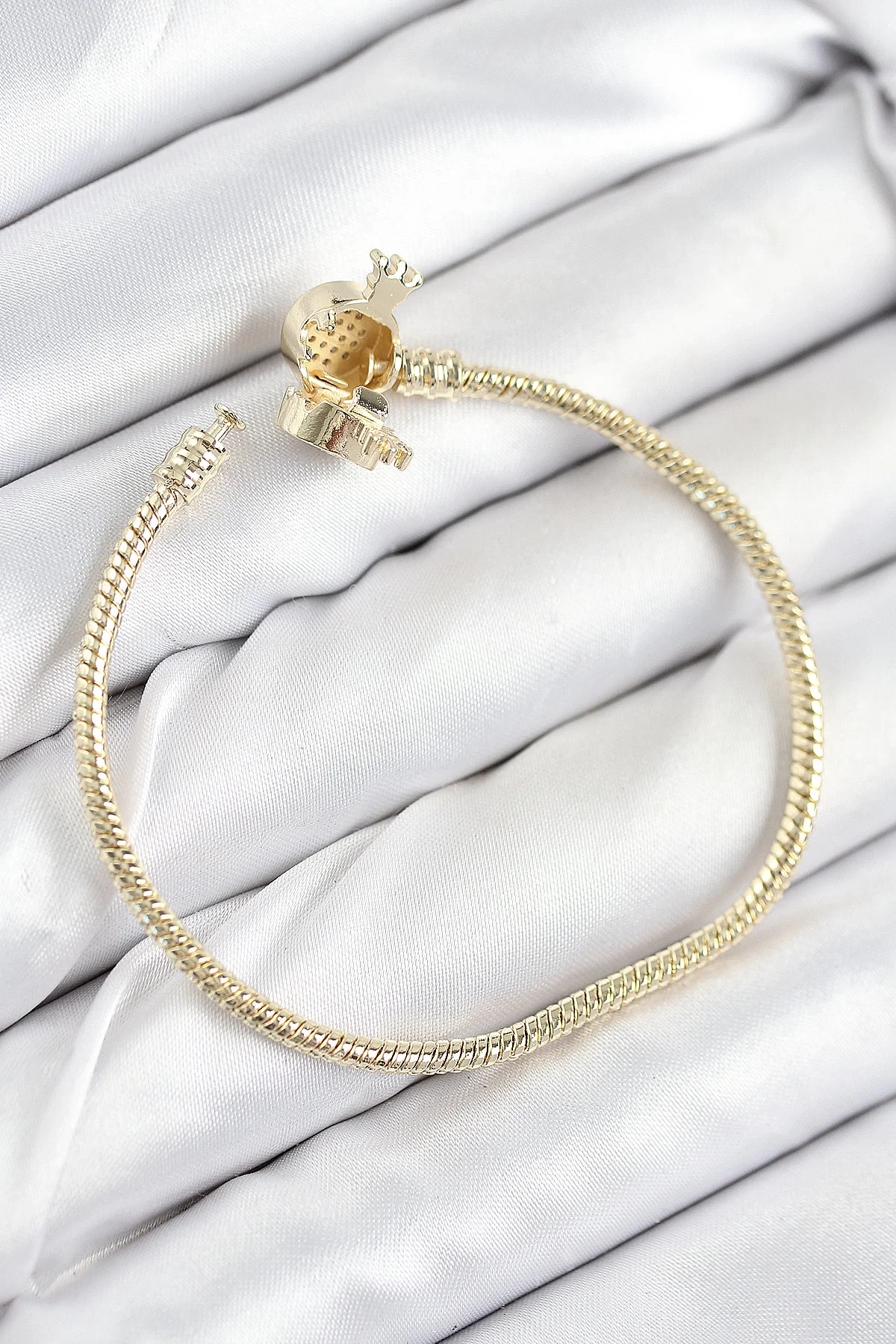 İthalat® Pirinç Charm Zirkon Taşlı Taç Model Gold Renk Kadın Bileklik